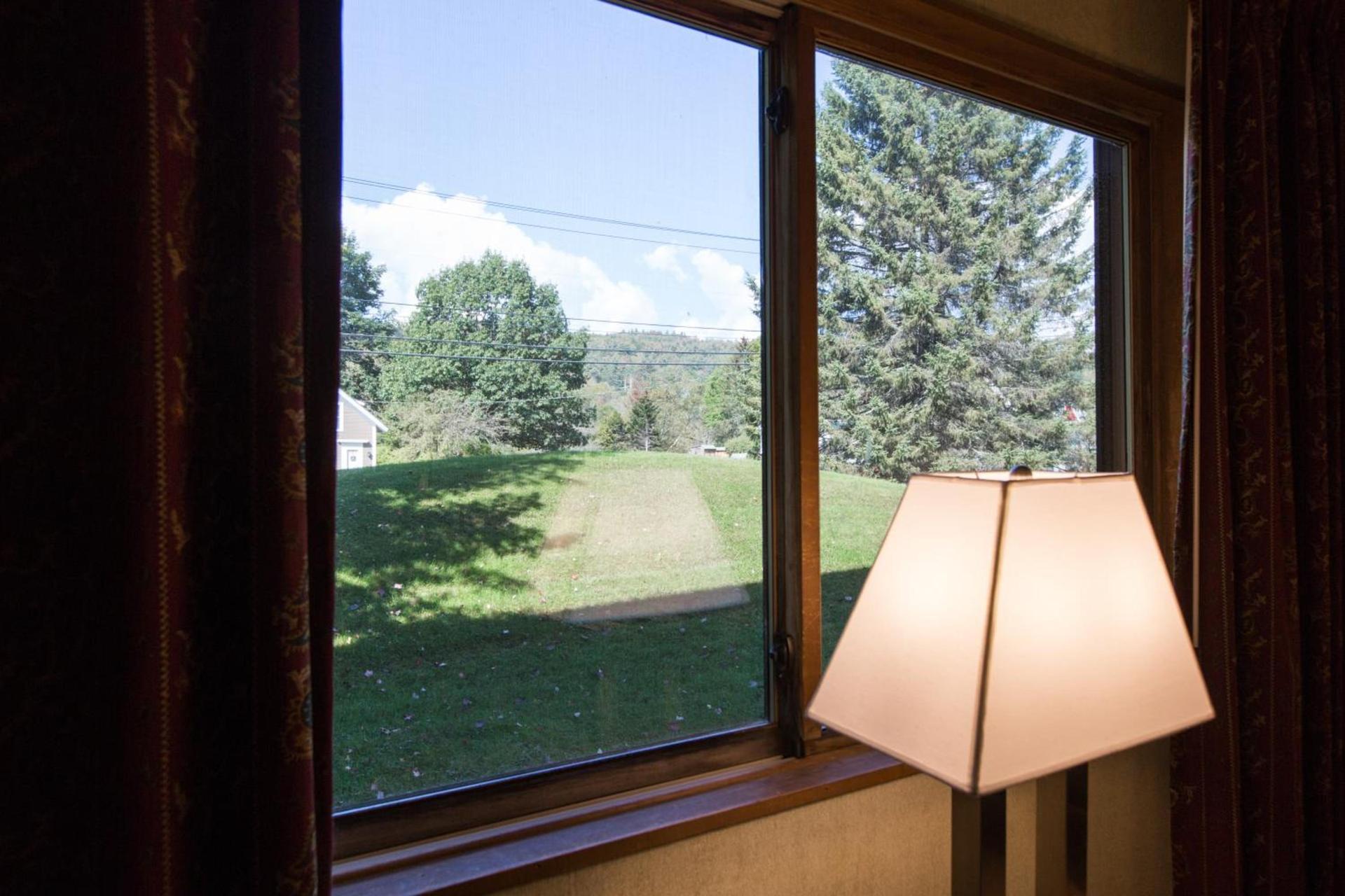 Commodores Inn photo 22