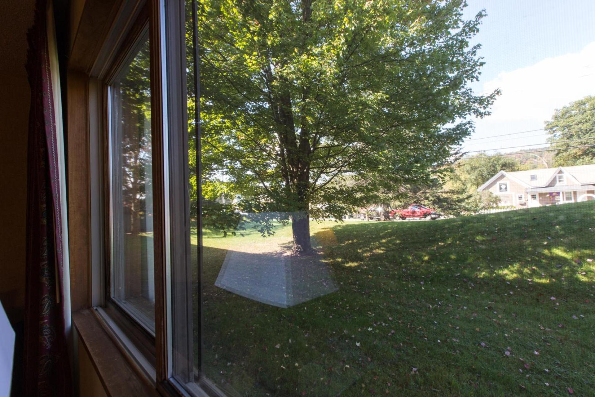Commodores Inn photo 25