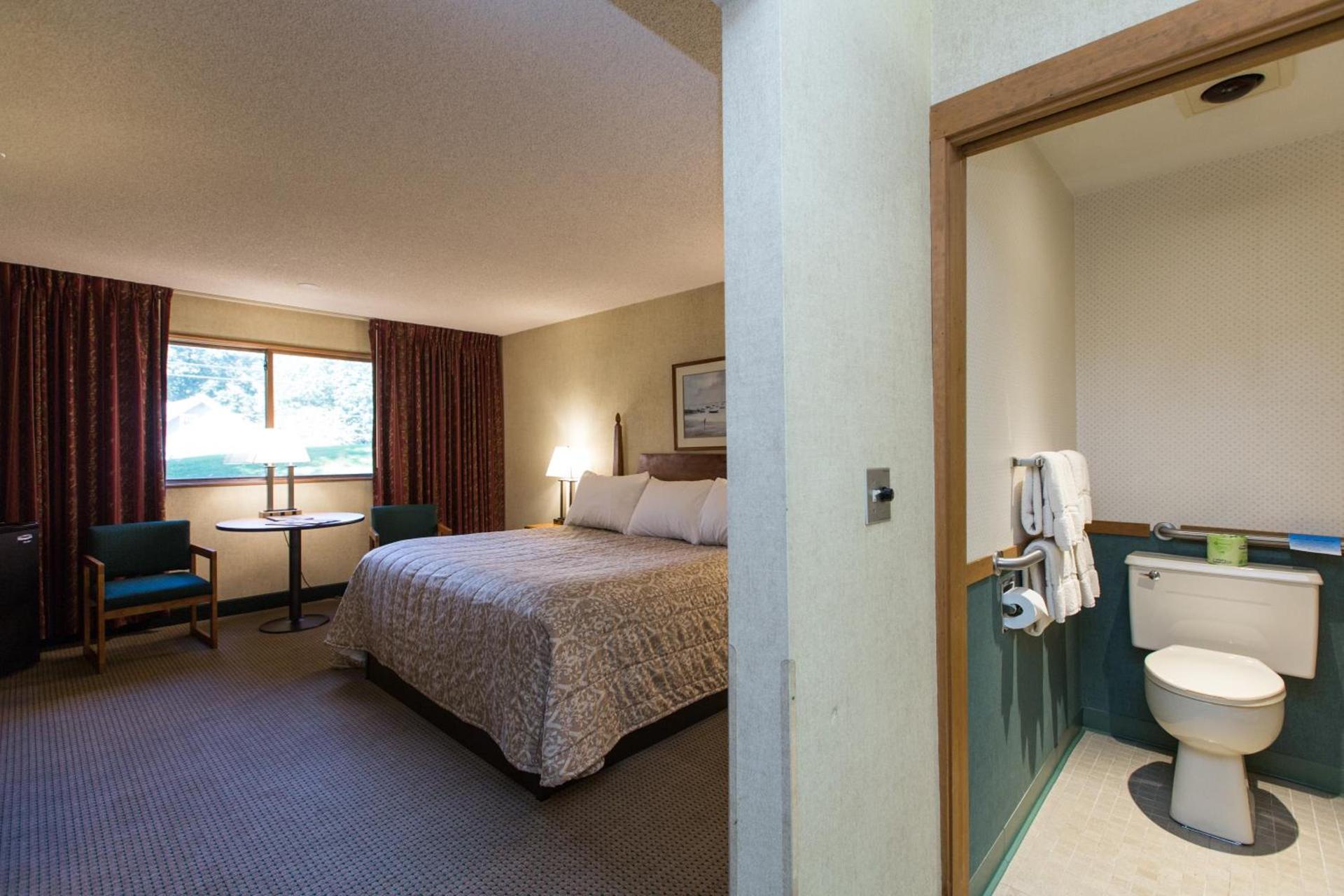 Commodores Inn photo 28
