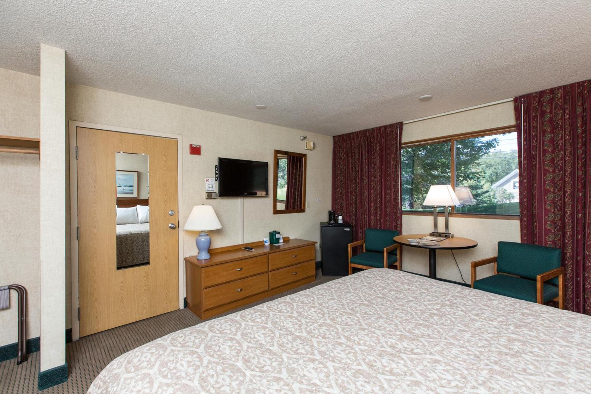 Commodores Inn photo 31