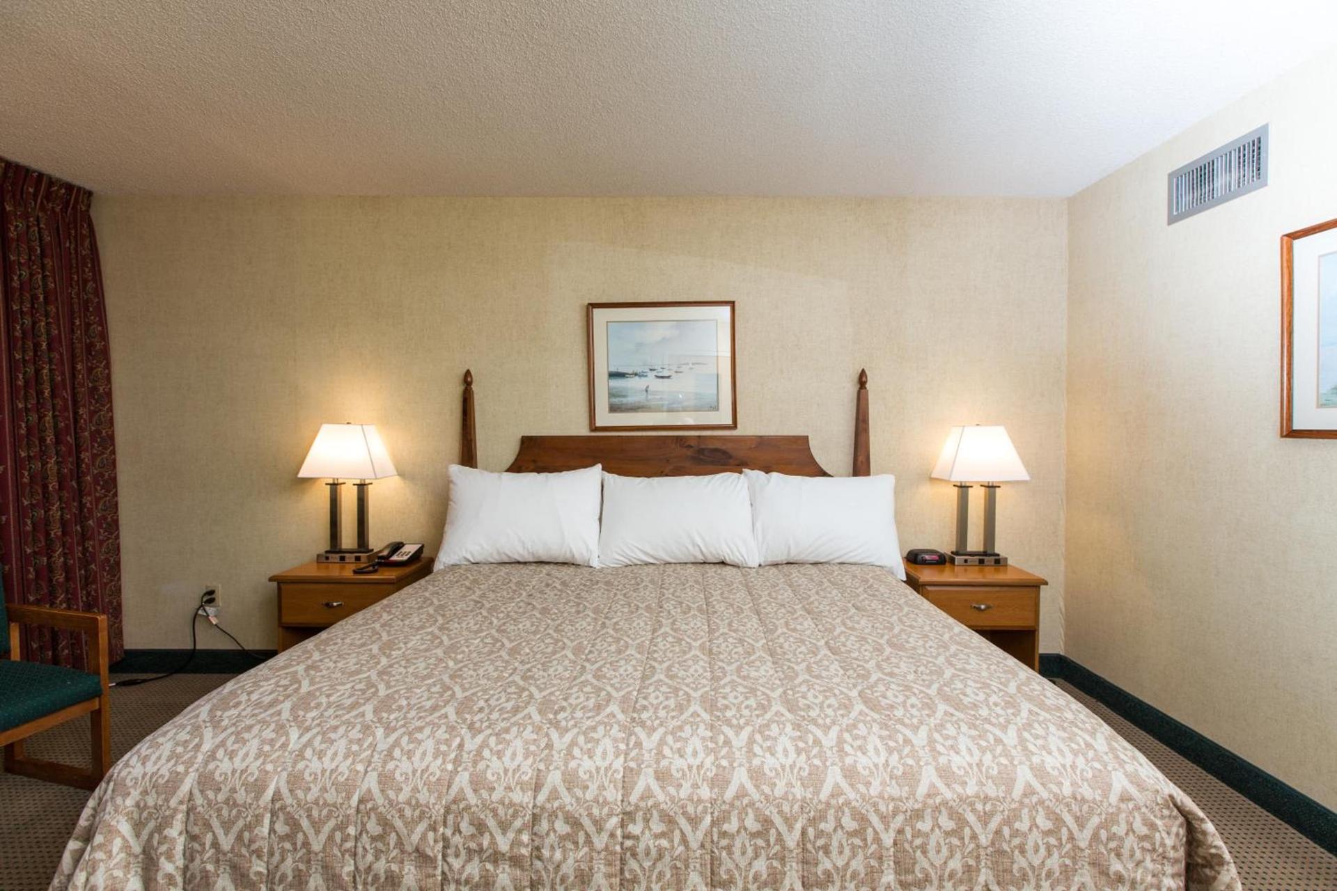 Commodores Inn photo 32