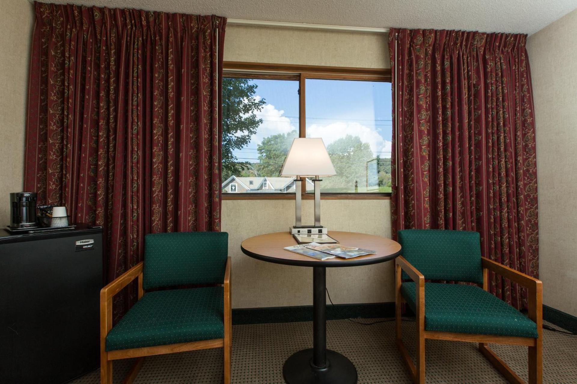 Commodores Inn photo 33