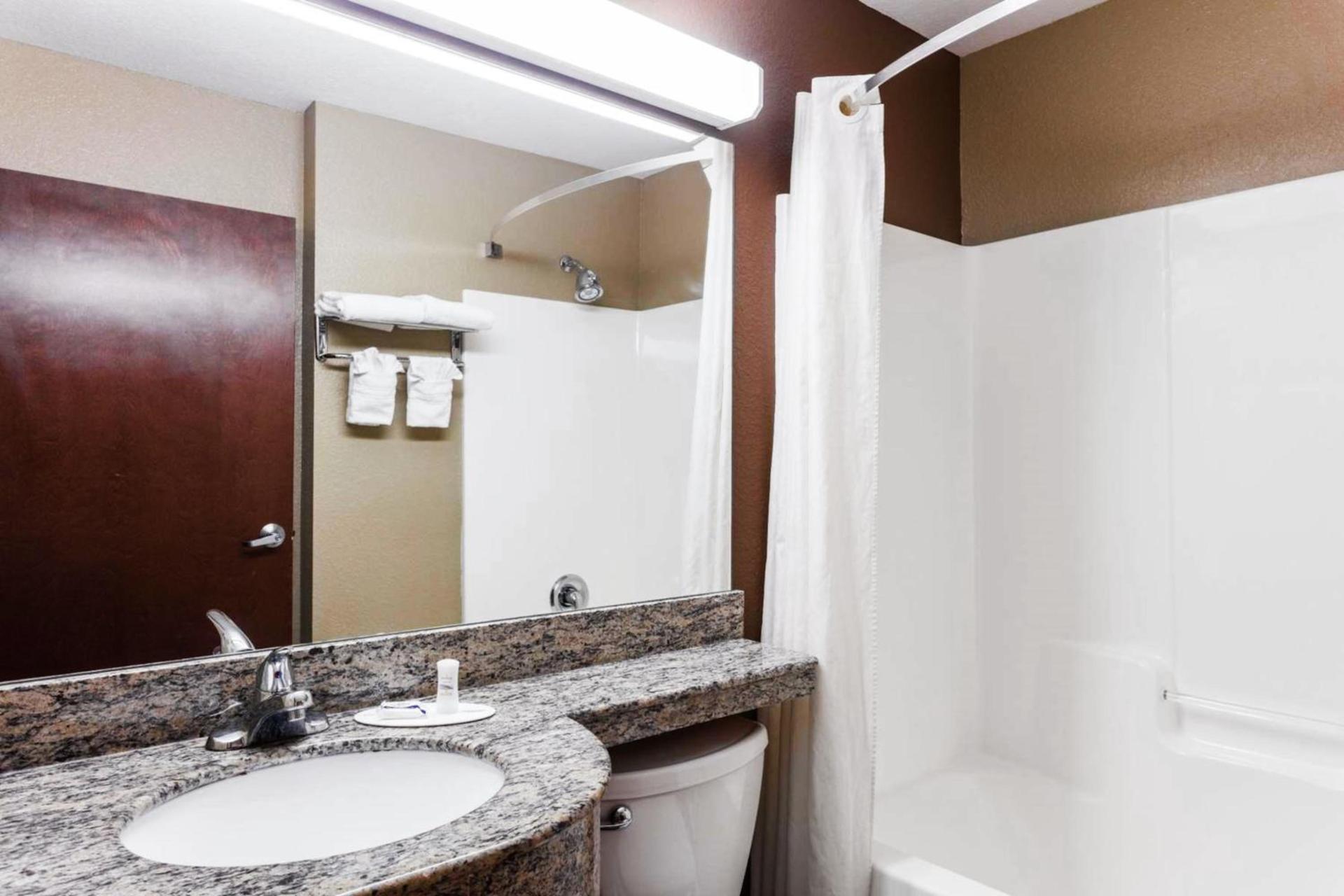 Microtel Inn & Suites by Wyndham Macon photo 28