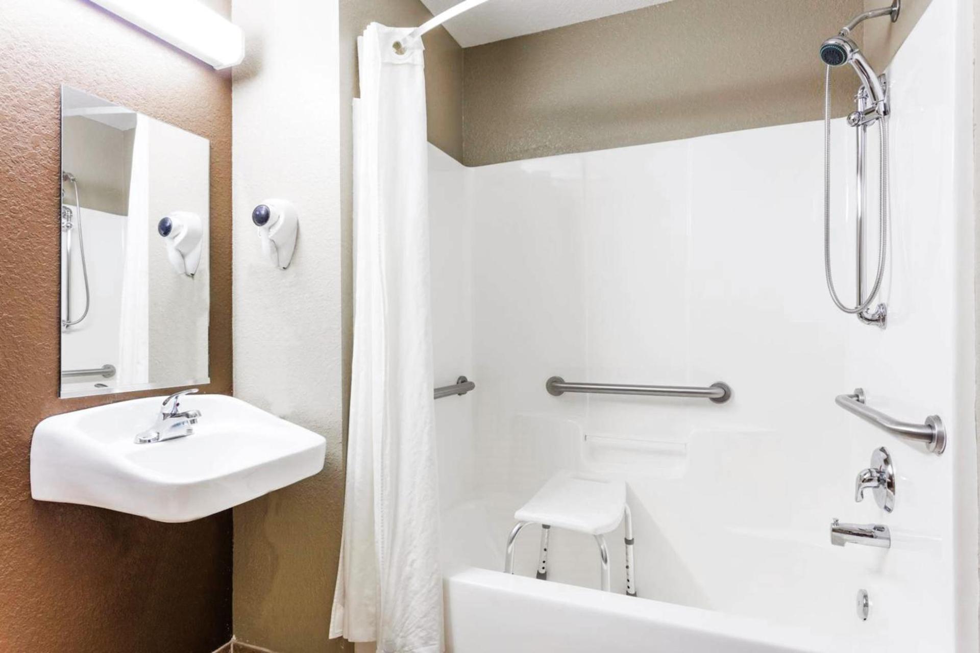 Microtel Inn & Suites by Wyndham Macon photo 33