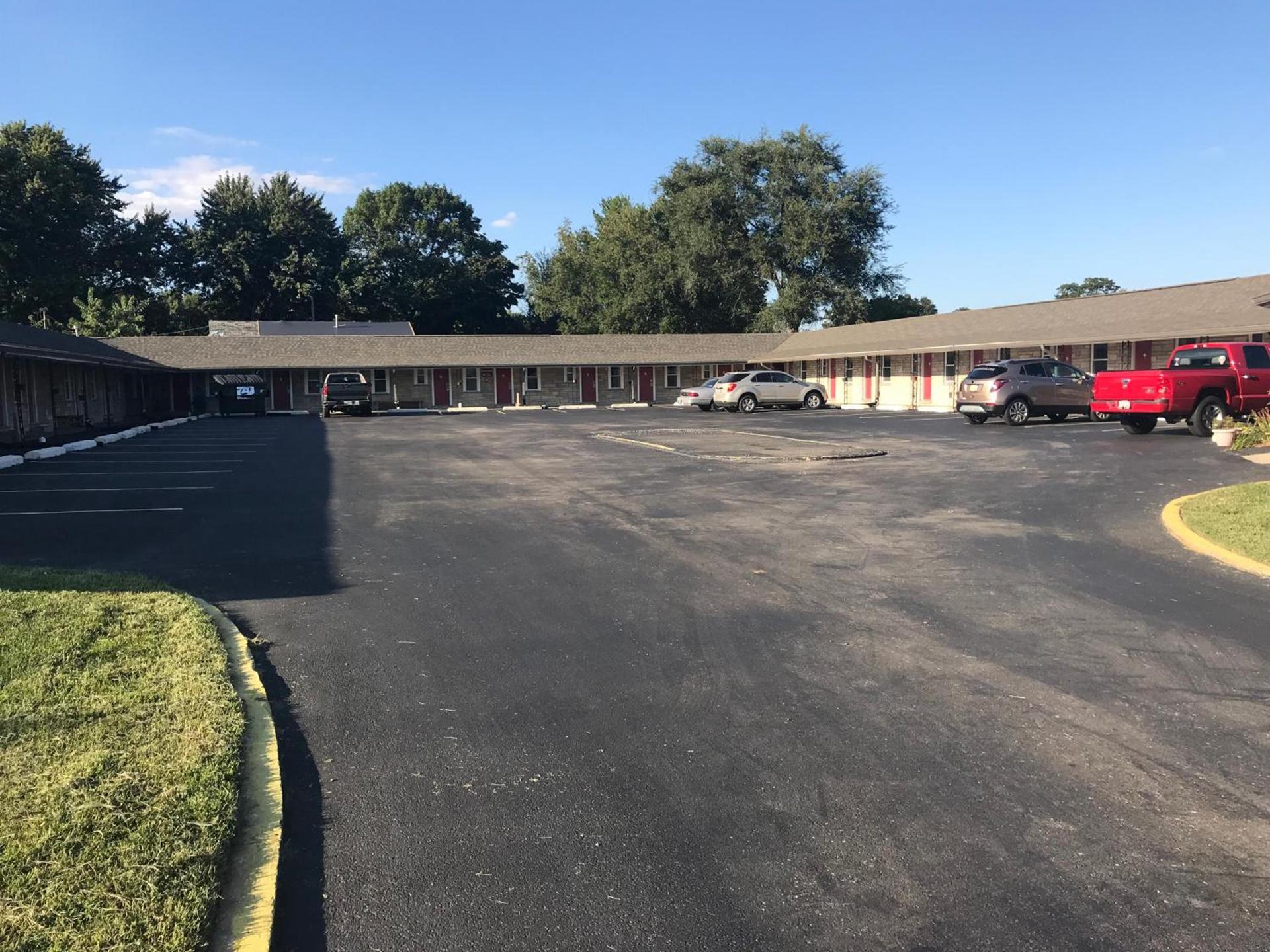 Cooper Motel Tuscola photo 2