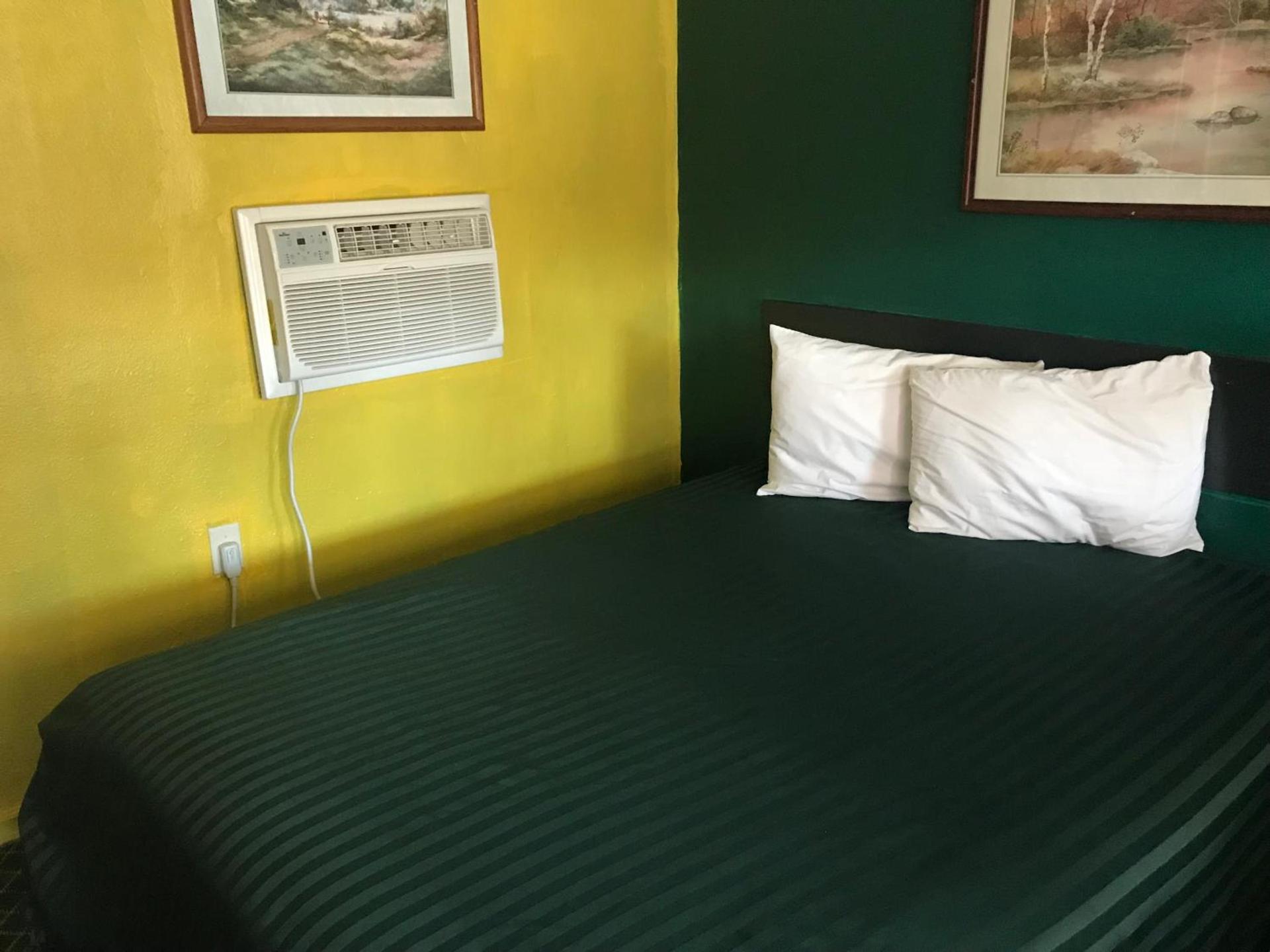 Cooper Motel Tuscola photo 11