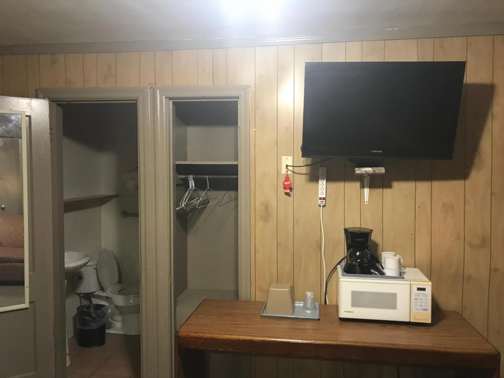 Cooper Motel Tuscola photo 15