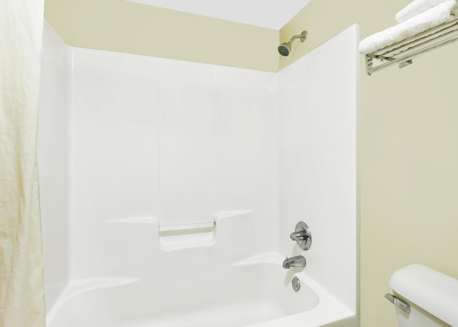 Super 8 by Wyndham Byron/South Macon photo 17