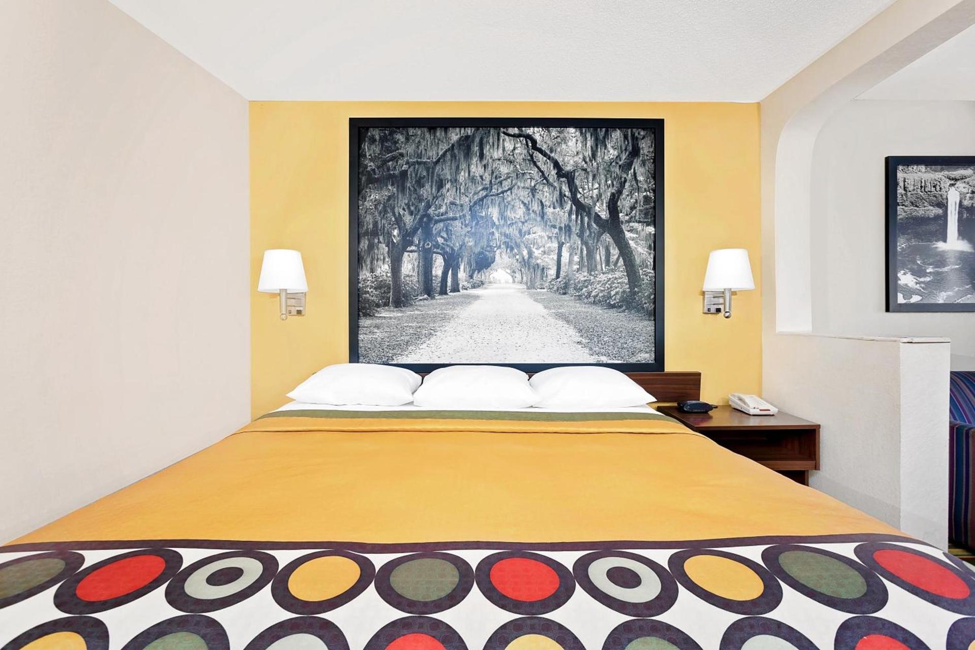 Super 8 by Wyndham Byron/South Macon photo 27