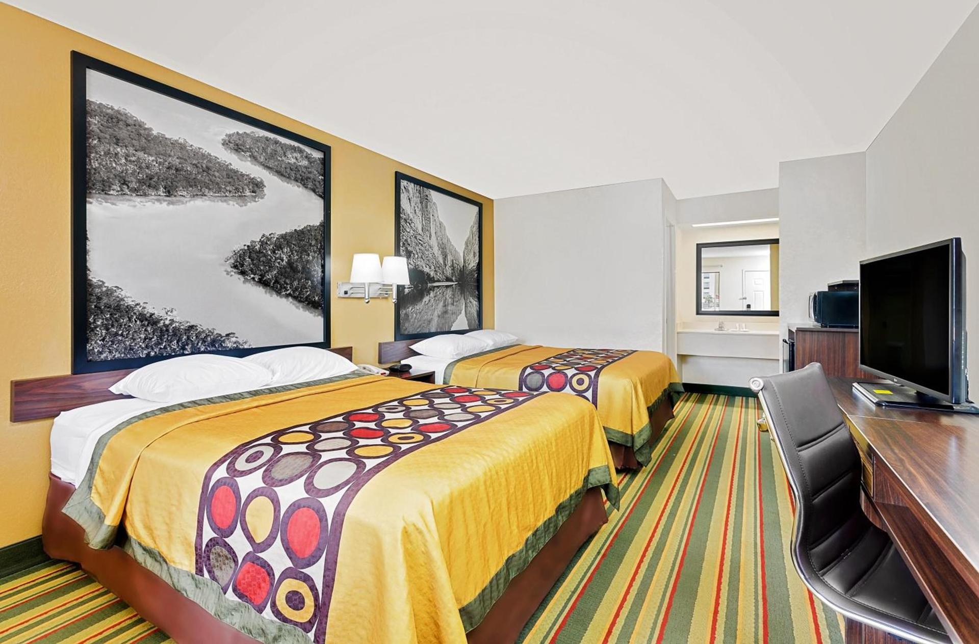 Super 8 by Wyndham Byron/South Macon photo 18