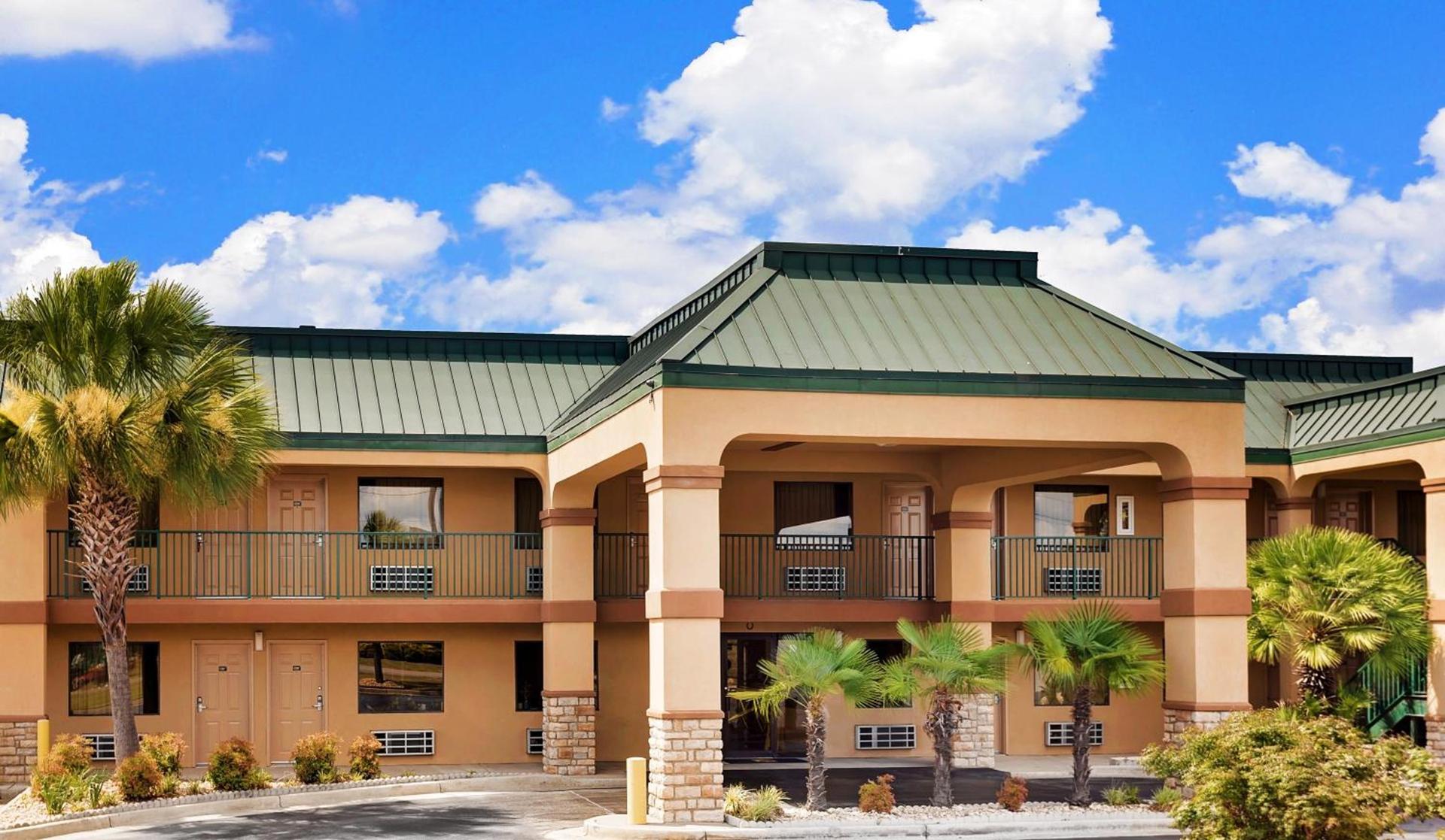Super 8 by Wyndham Byron/South Macon photo 25