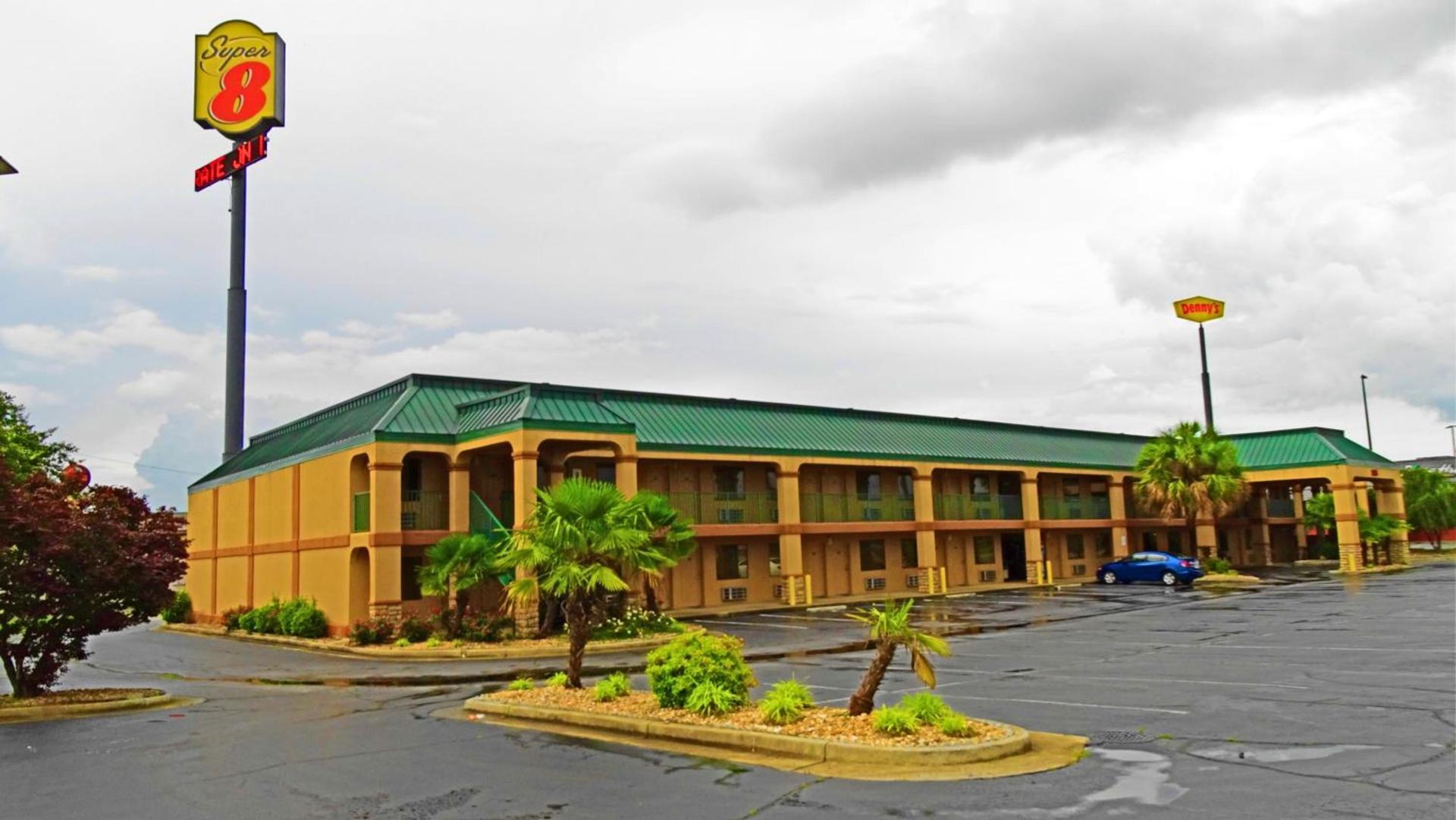 Super 8 by Wyndham Byron/South Macon photo 36