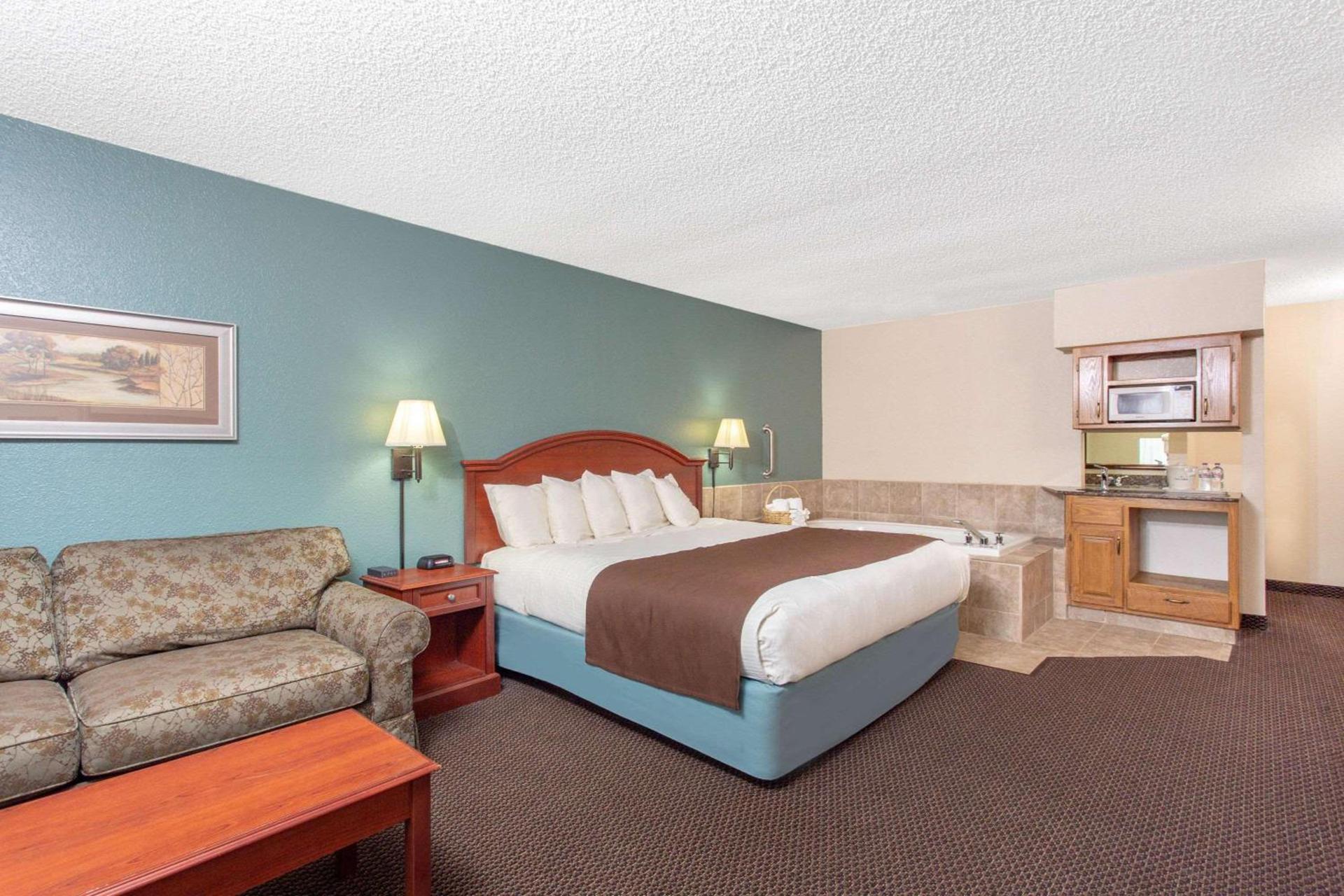 AmericInn by Wyndham Chippewa Falls photo 4