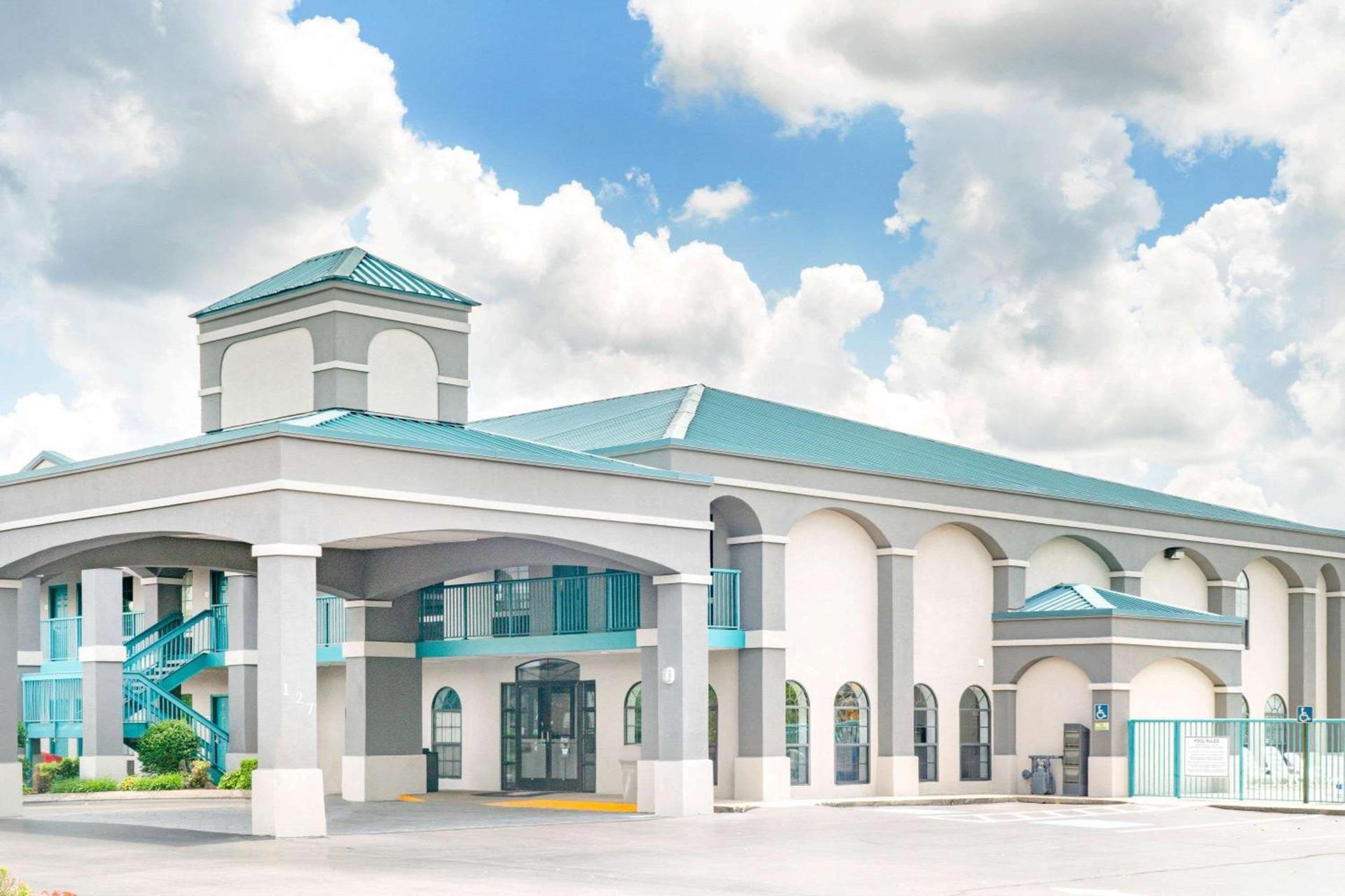 Super 8 by Wyndham Murfreesboro — hotel in Murfreesboro