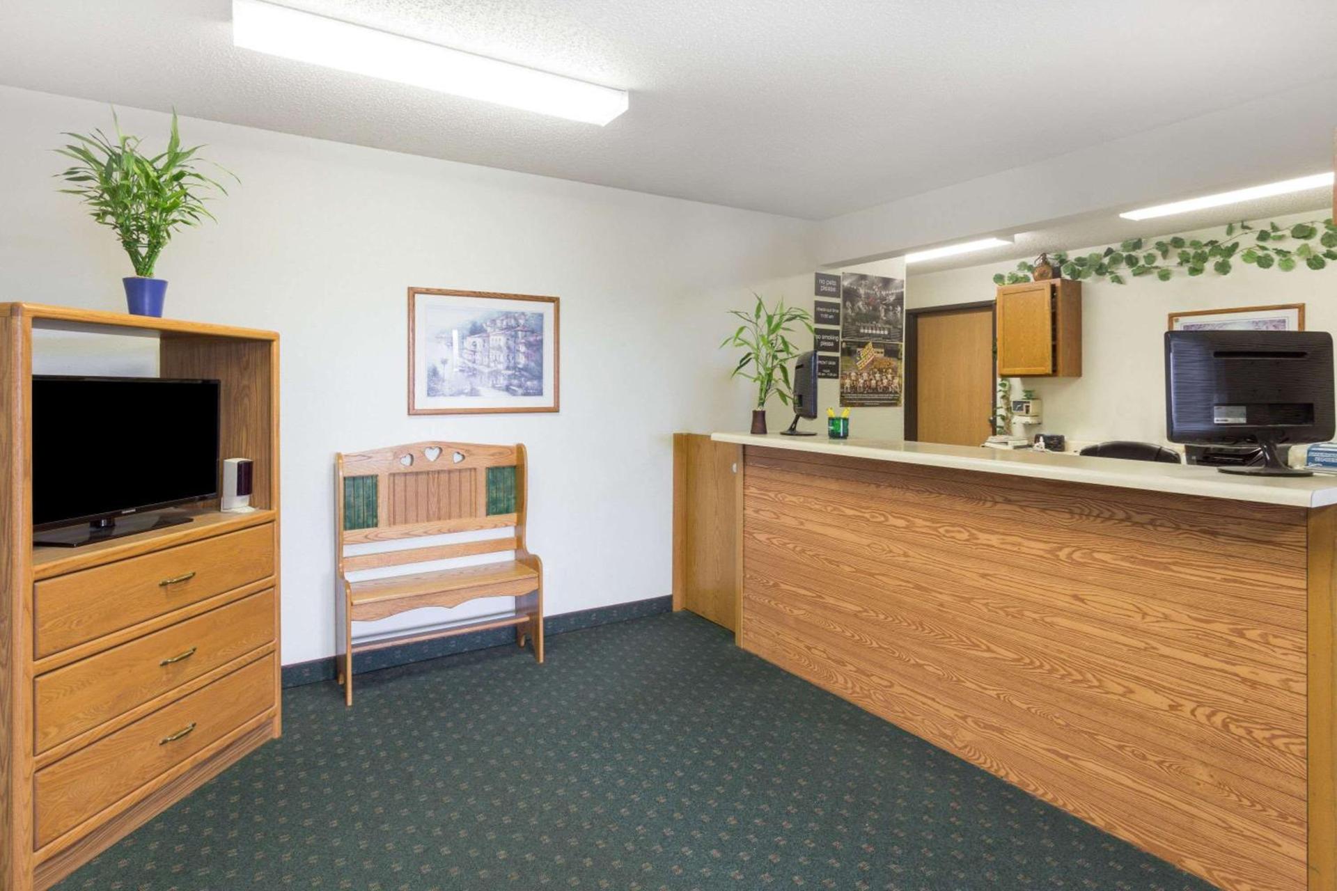 Budget inn & Suites photo 11