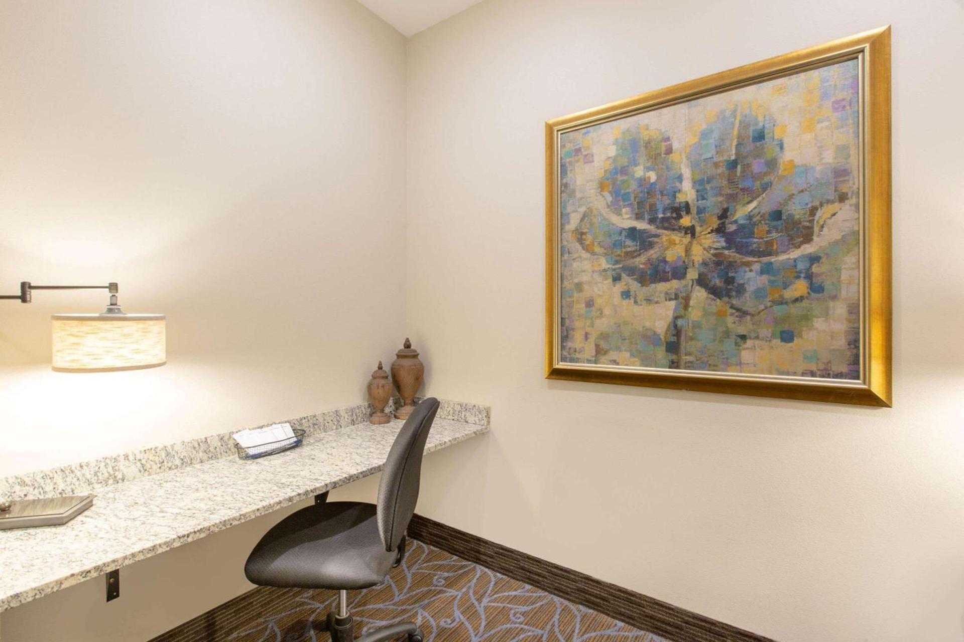 AmericInn by Wyndham Humboldt photo 3