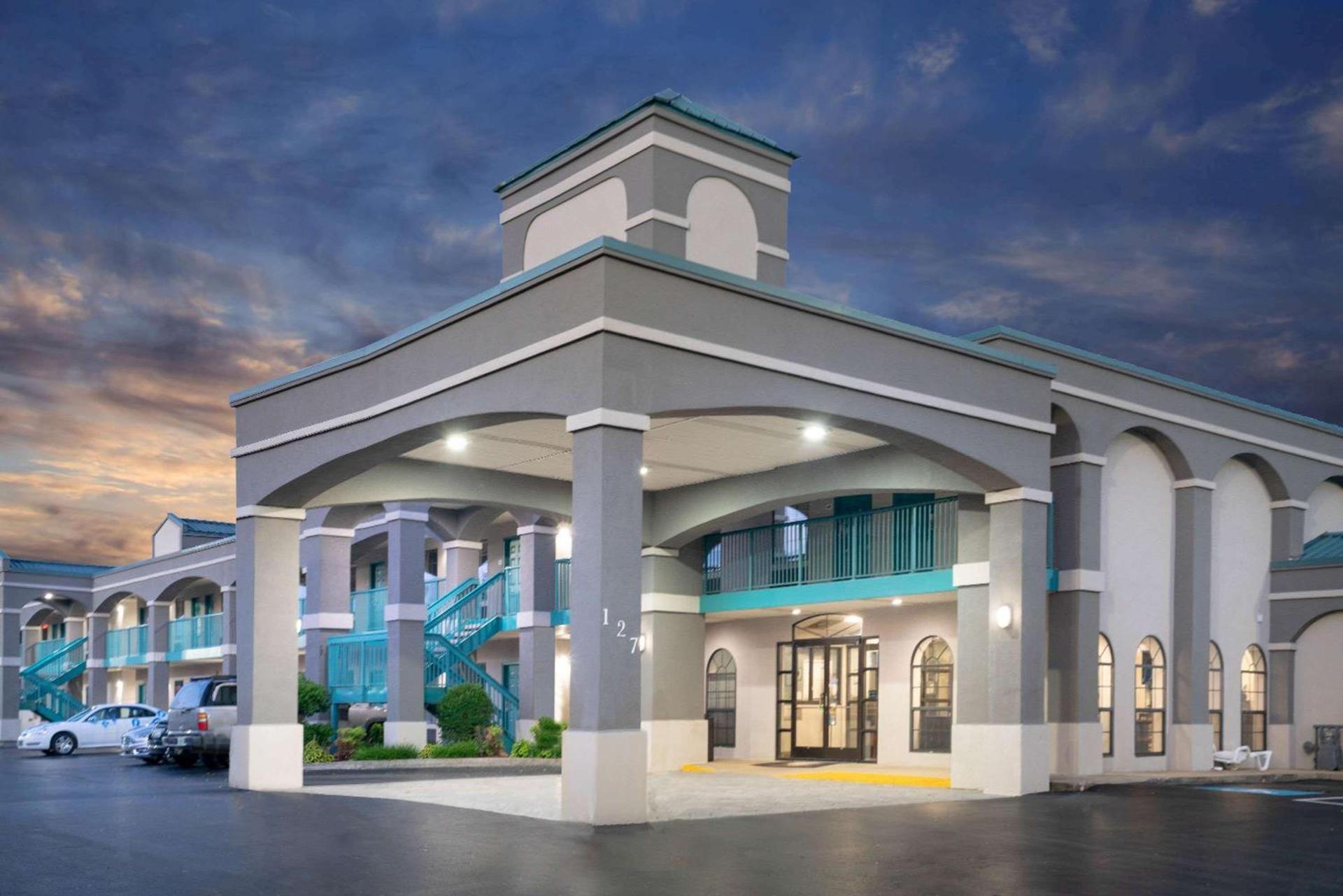 Super 8 by Wyndham Murfreesboro photo 2