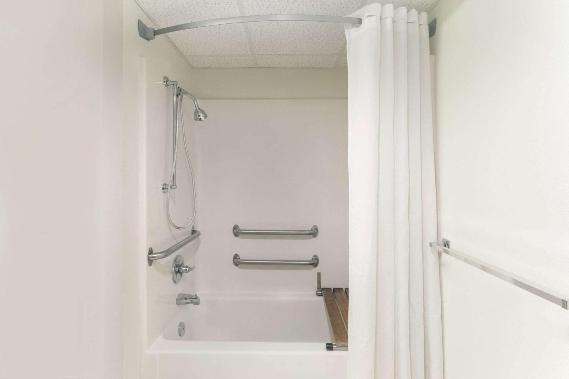 Budget inn & Suites photo 13