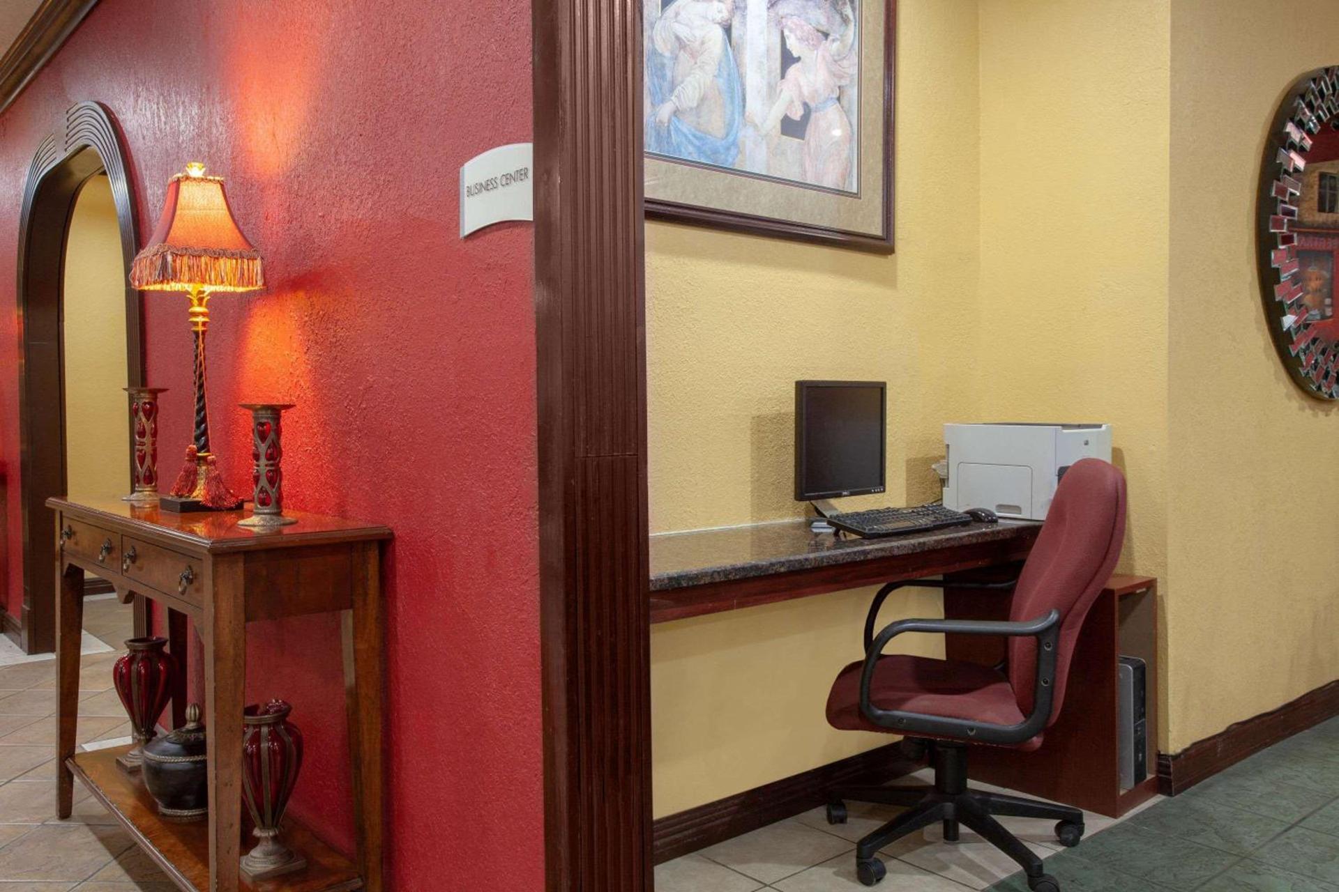 Ramada by Wyndham Davenport Orlando South photo 28