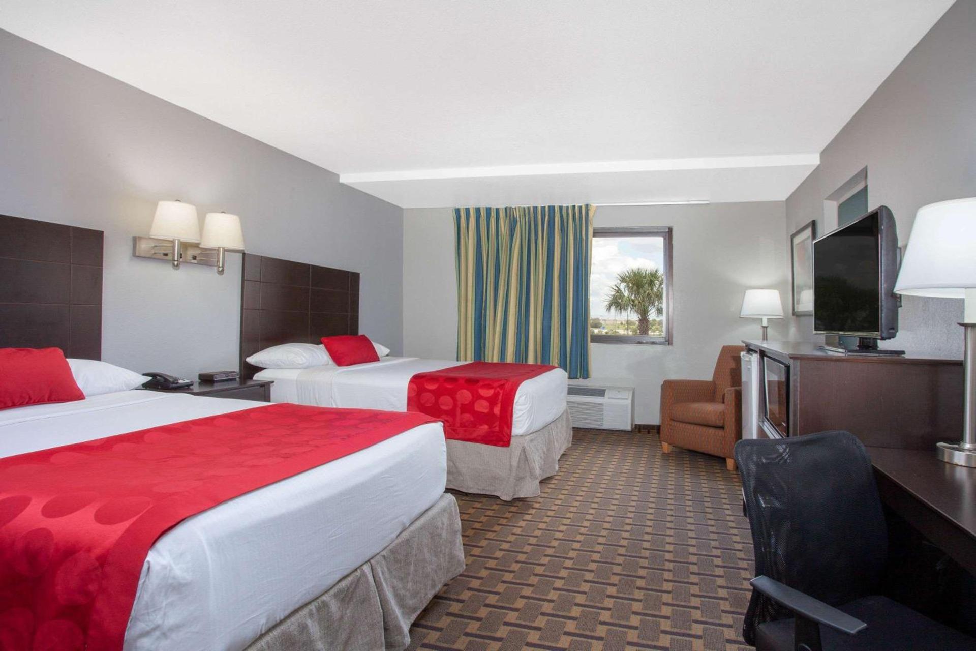 Ramada by Wyndham Davenport Orlando South photo 44