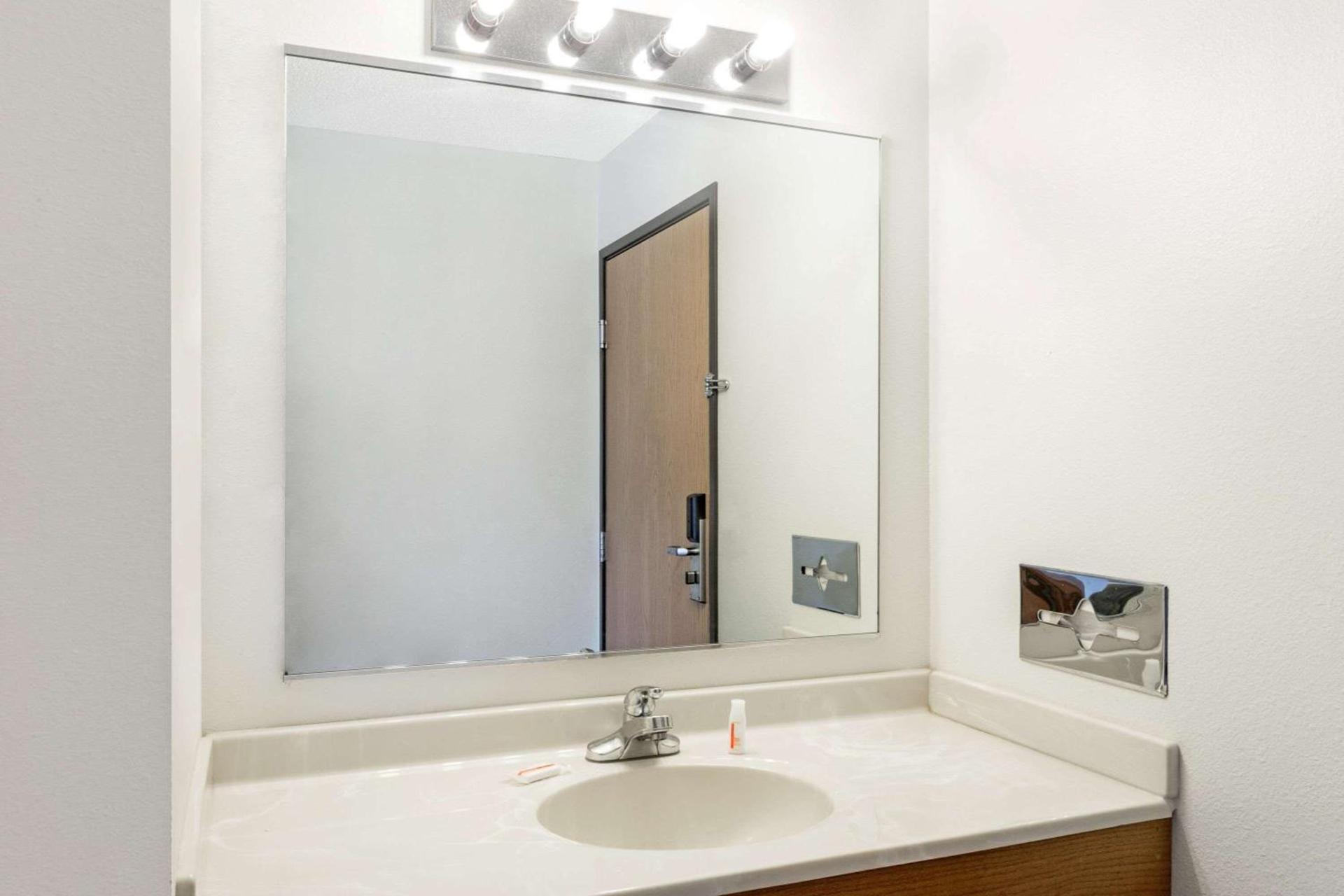 Budget inn & Suites photo 15