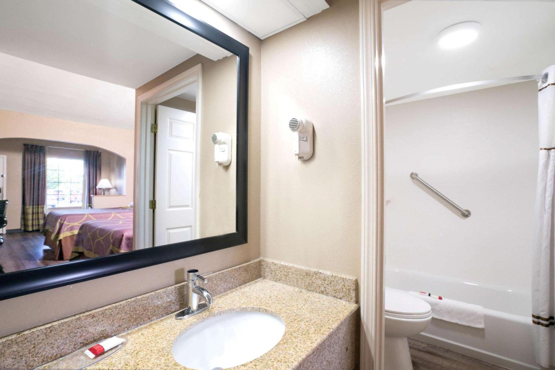 Super 8 by Wyndham Murfreesboro photo 10