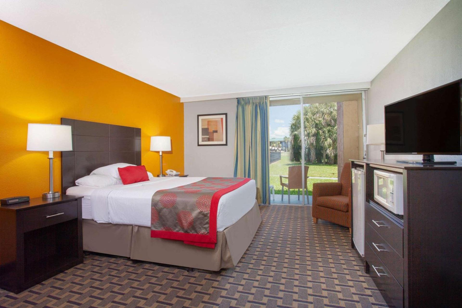 Ramada by Wyndham Davenport Orlando South photo 27