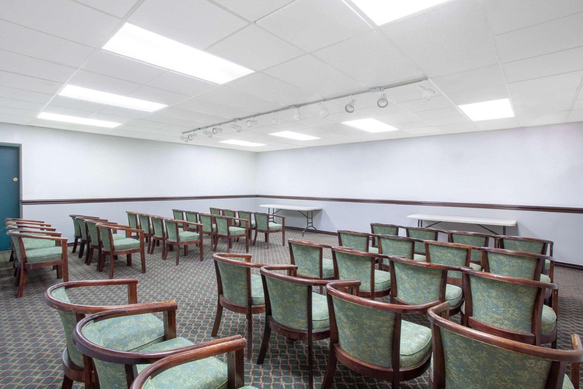 Ramada by Wyndham Davenport Orlando South photo 38