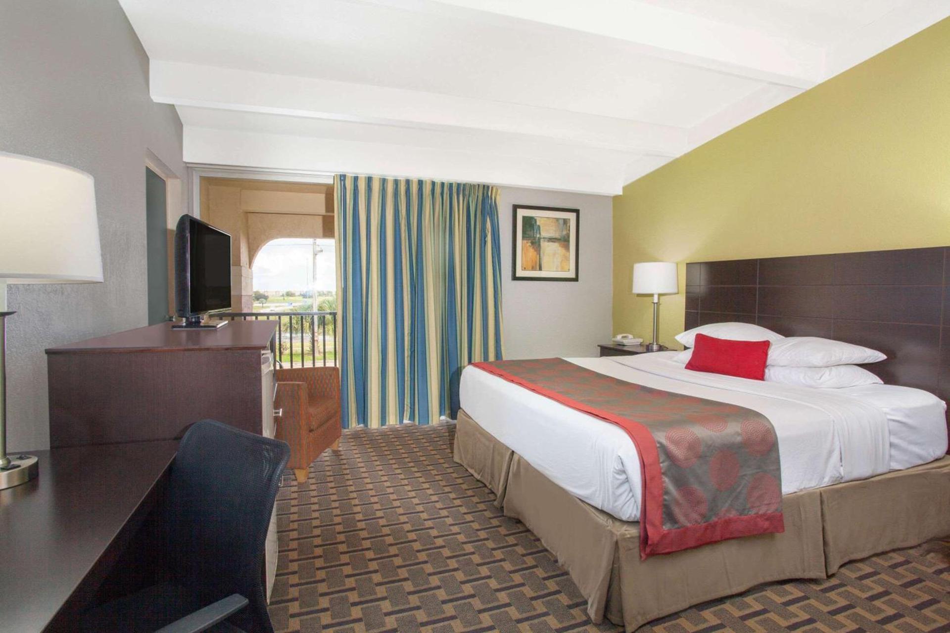 Ramada by Wyndham Davenport Orlando South photo 36