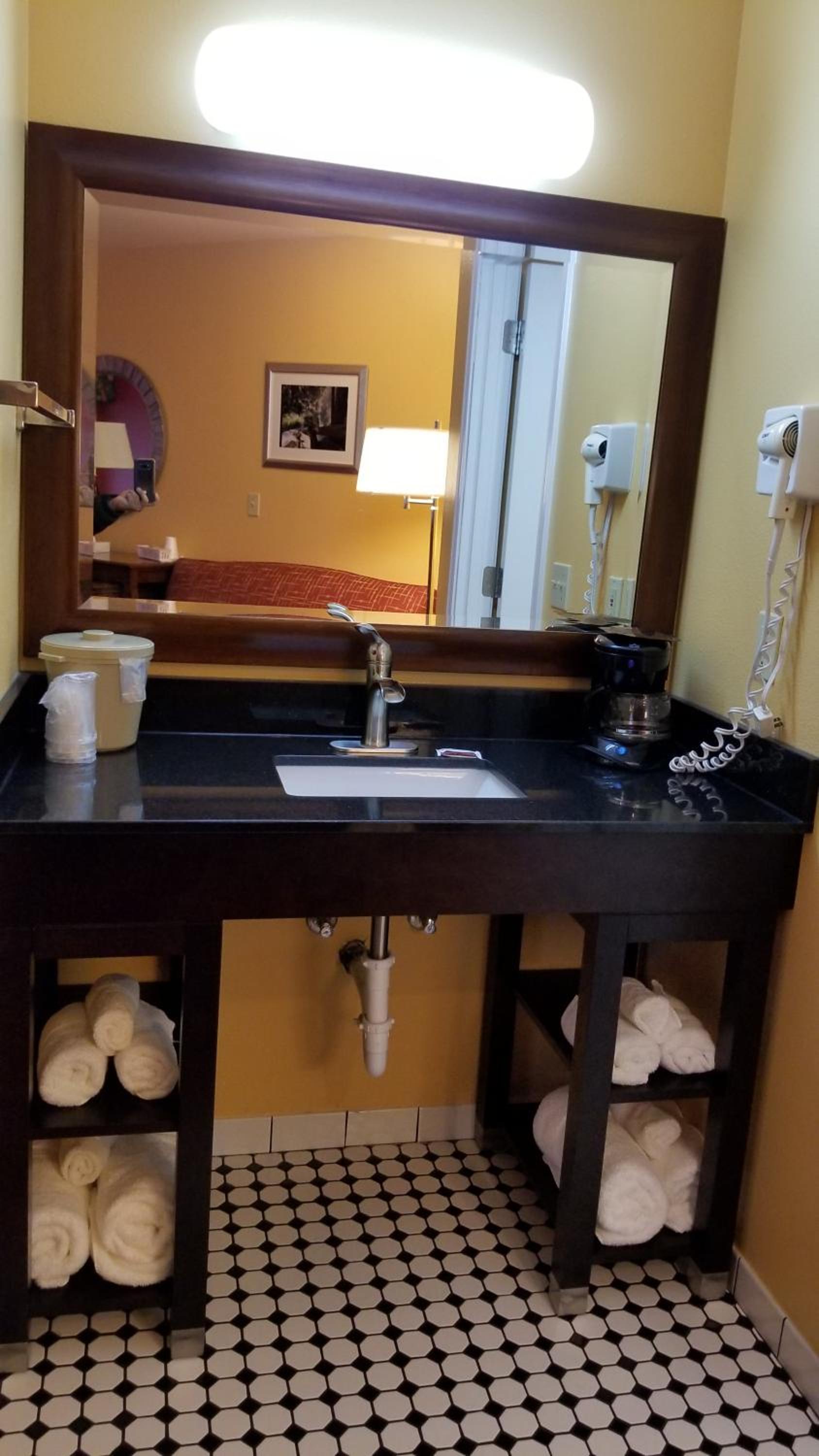 Dew Drop Inn photo 18