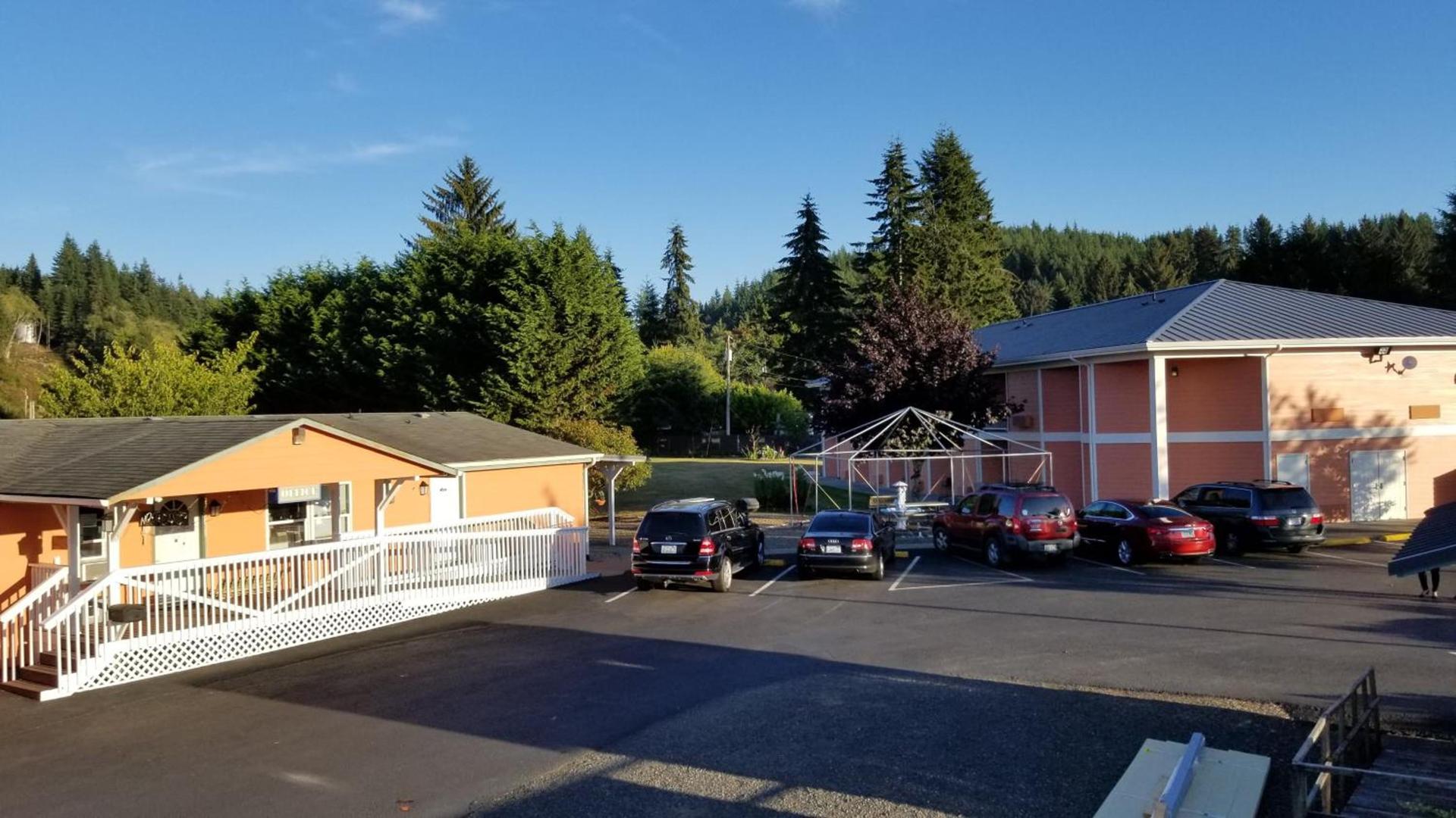 Dew Drop Inn photo 68