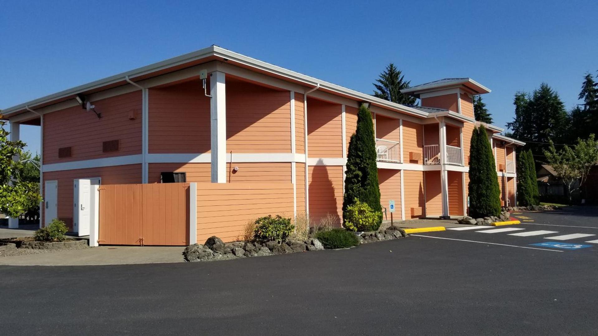 Dew Drop Inn photo 3