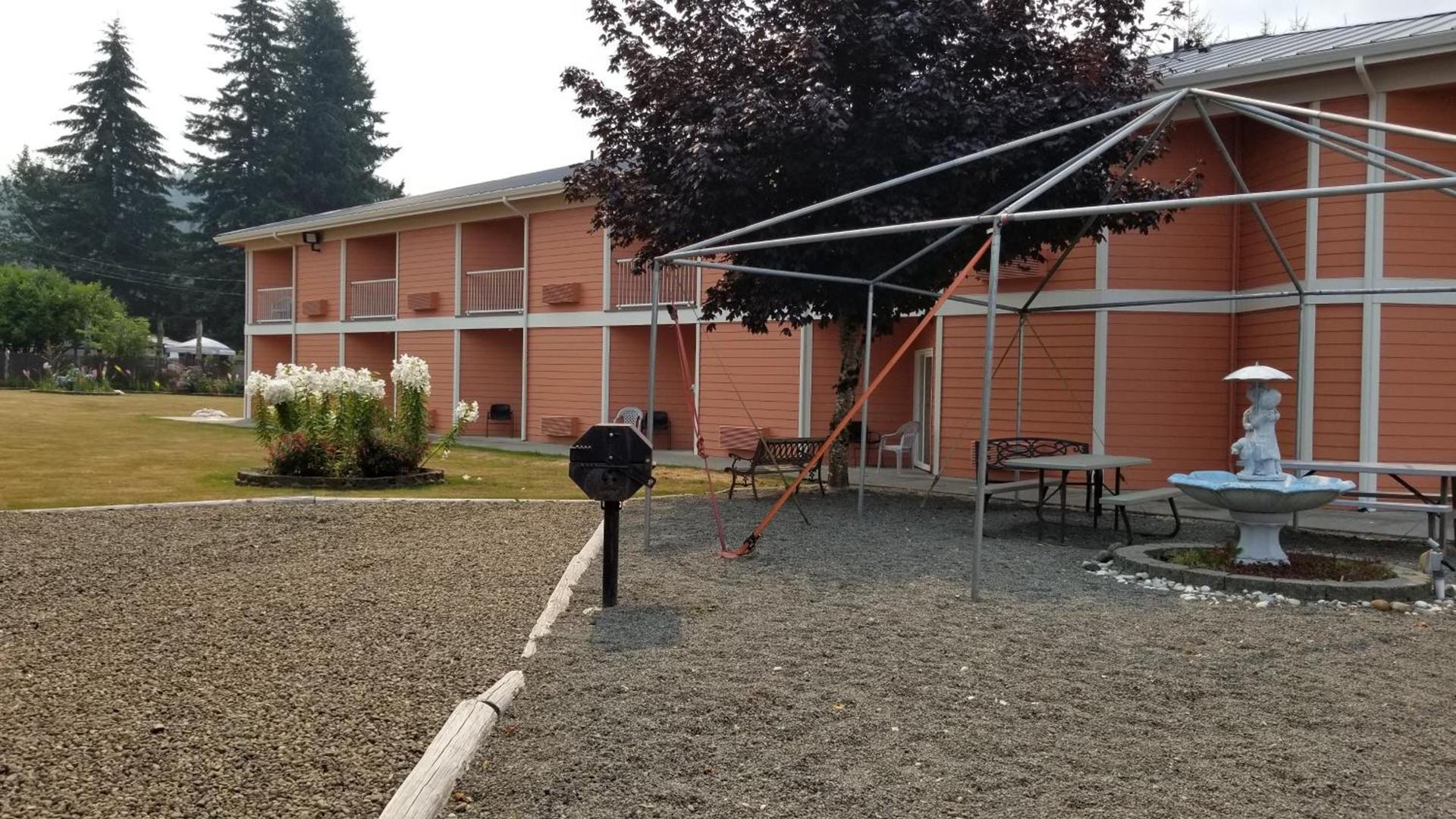 Dew Drop Inn photo 4