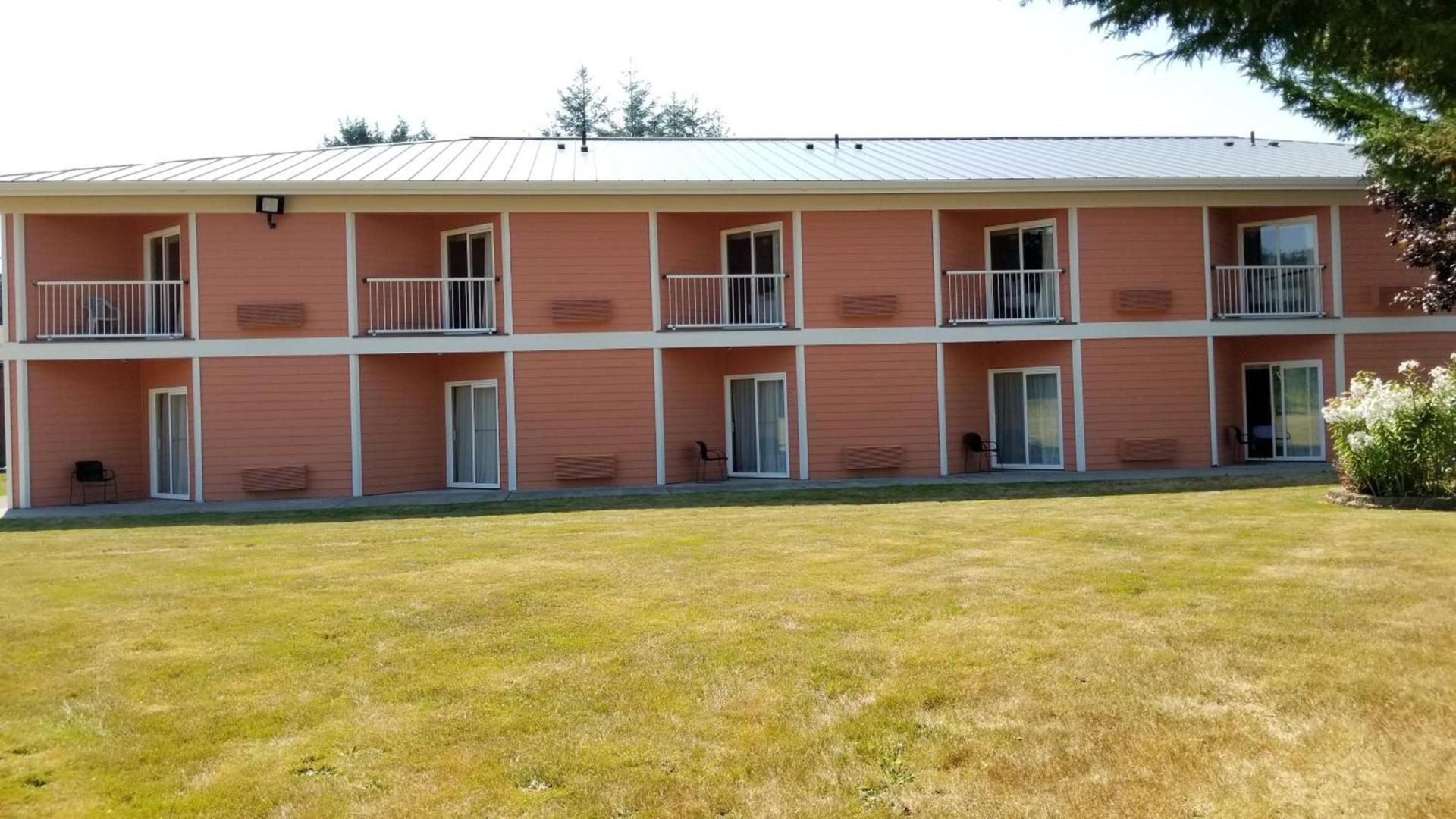 Dew Drop Inn photo 9