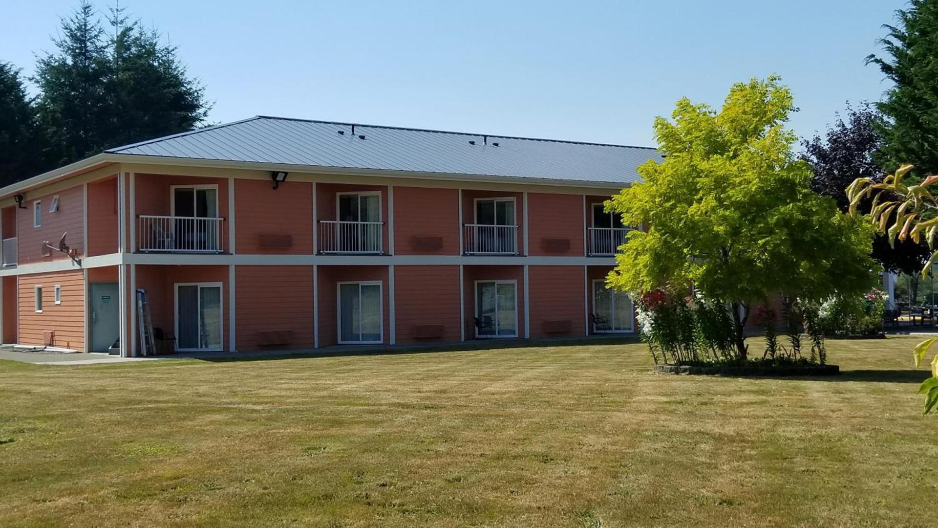 Dew Drop Inn photo 13