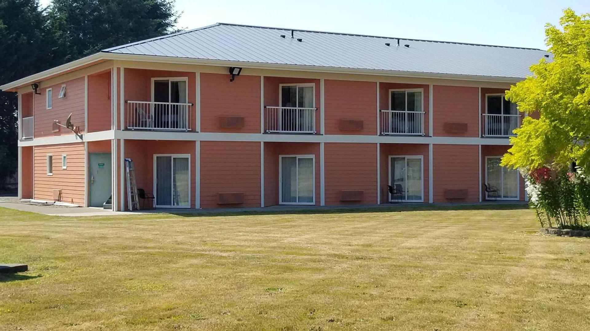 Dew Drop Inn photo 14