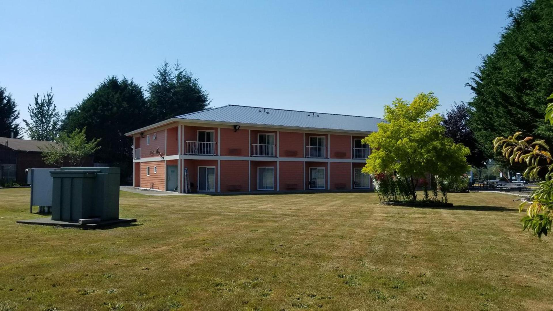 Dew Drop Inn photo 15