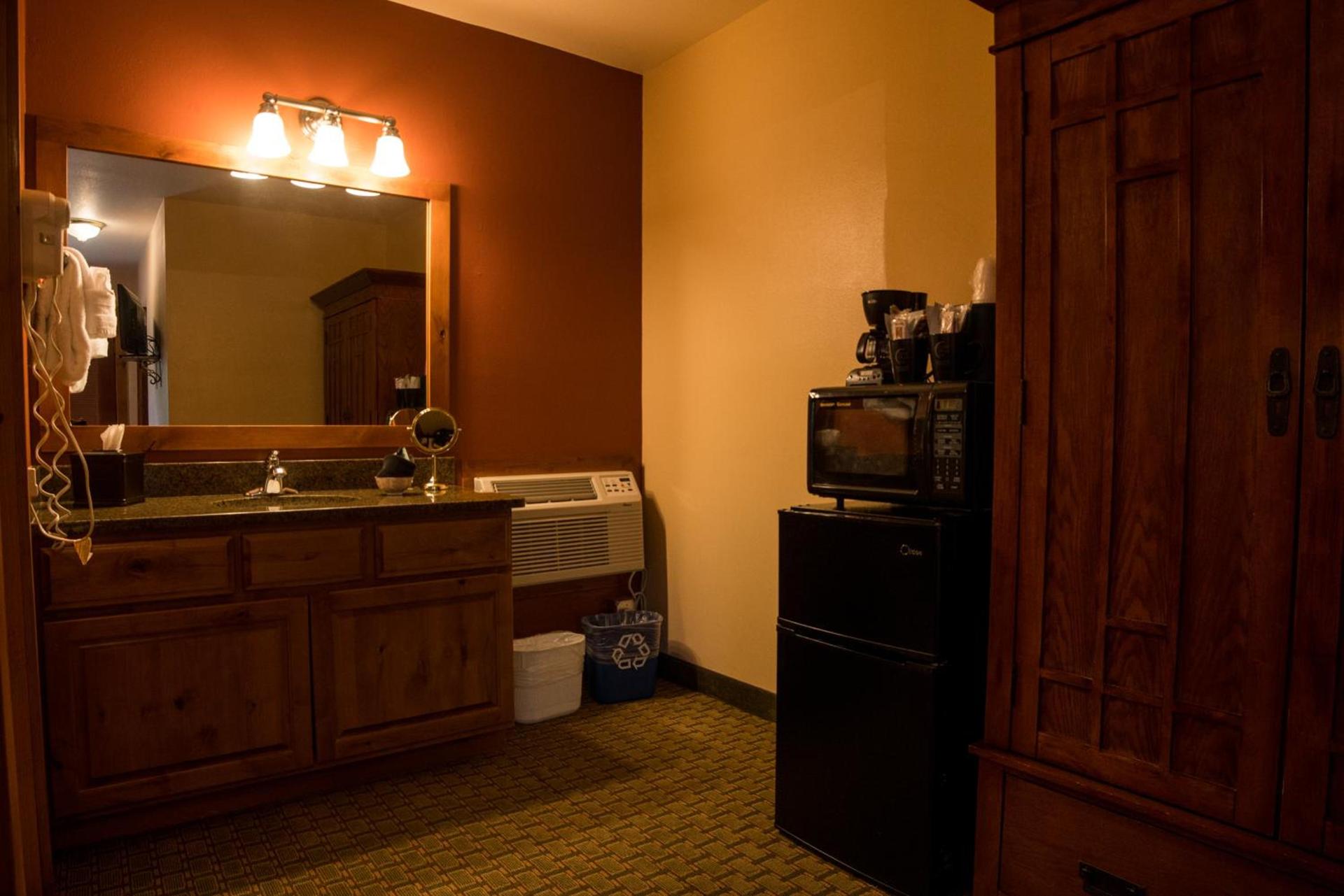 Silver Moon Inn photo 93