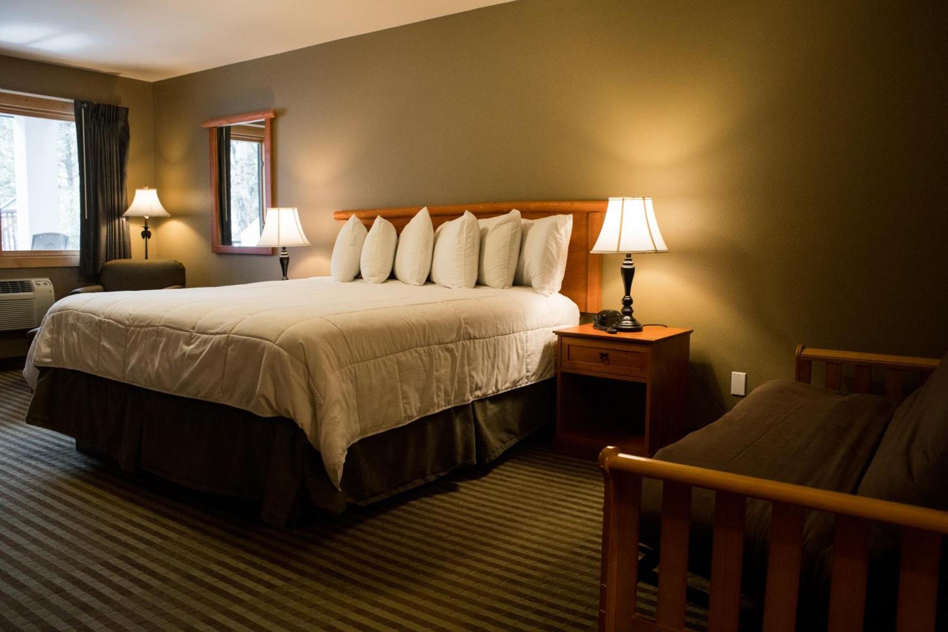 Silver Moon Inn photo 80