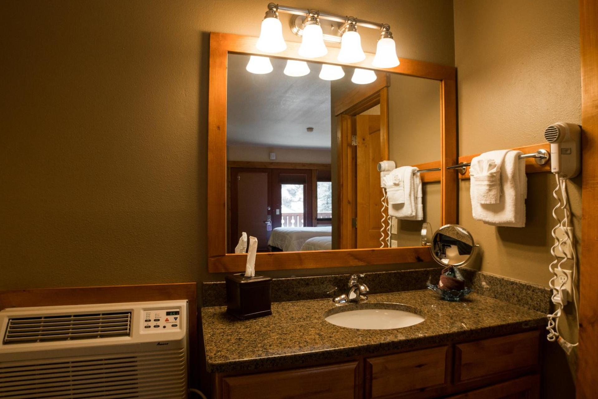 Silver Moon Inn photo 66