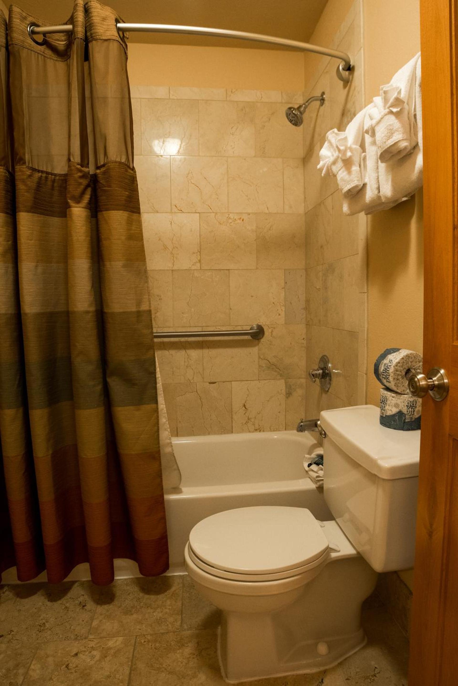 Silver Moon Inn photo 34