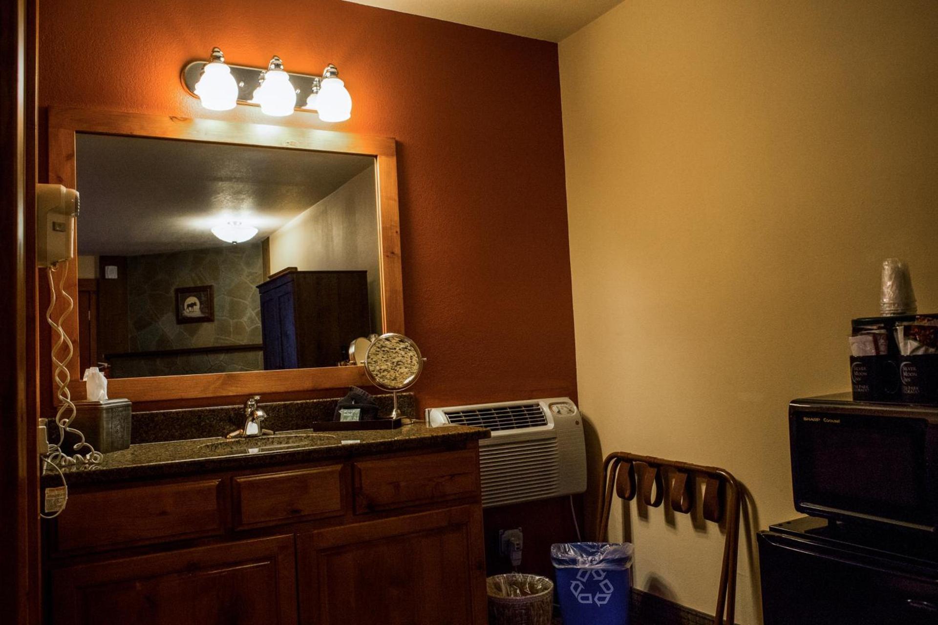 Silver Moon Inn photo 63