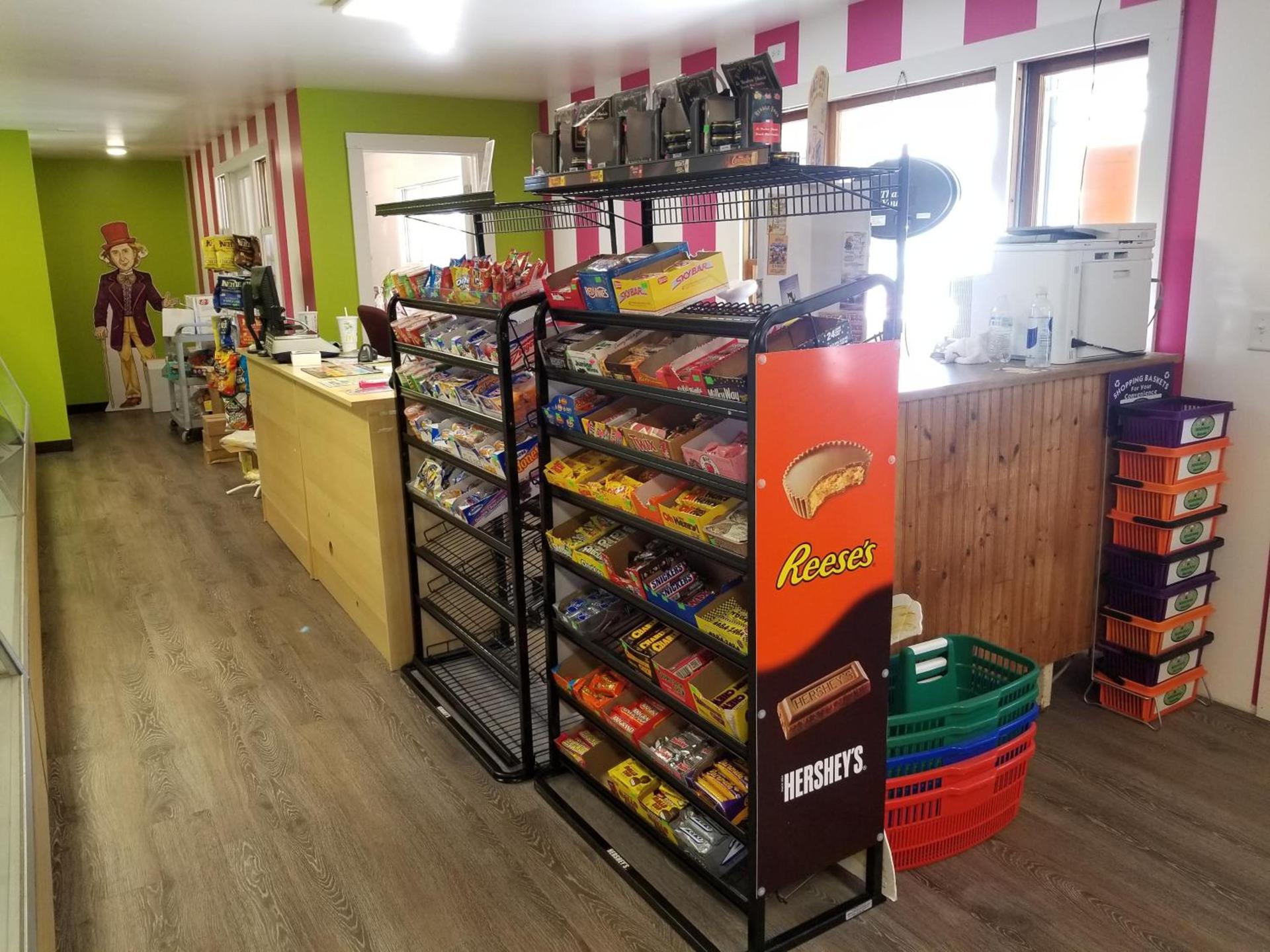 Middlebury Sweets Motel photo 41