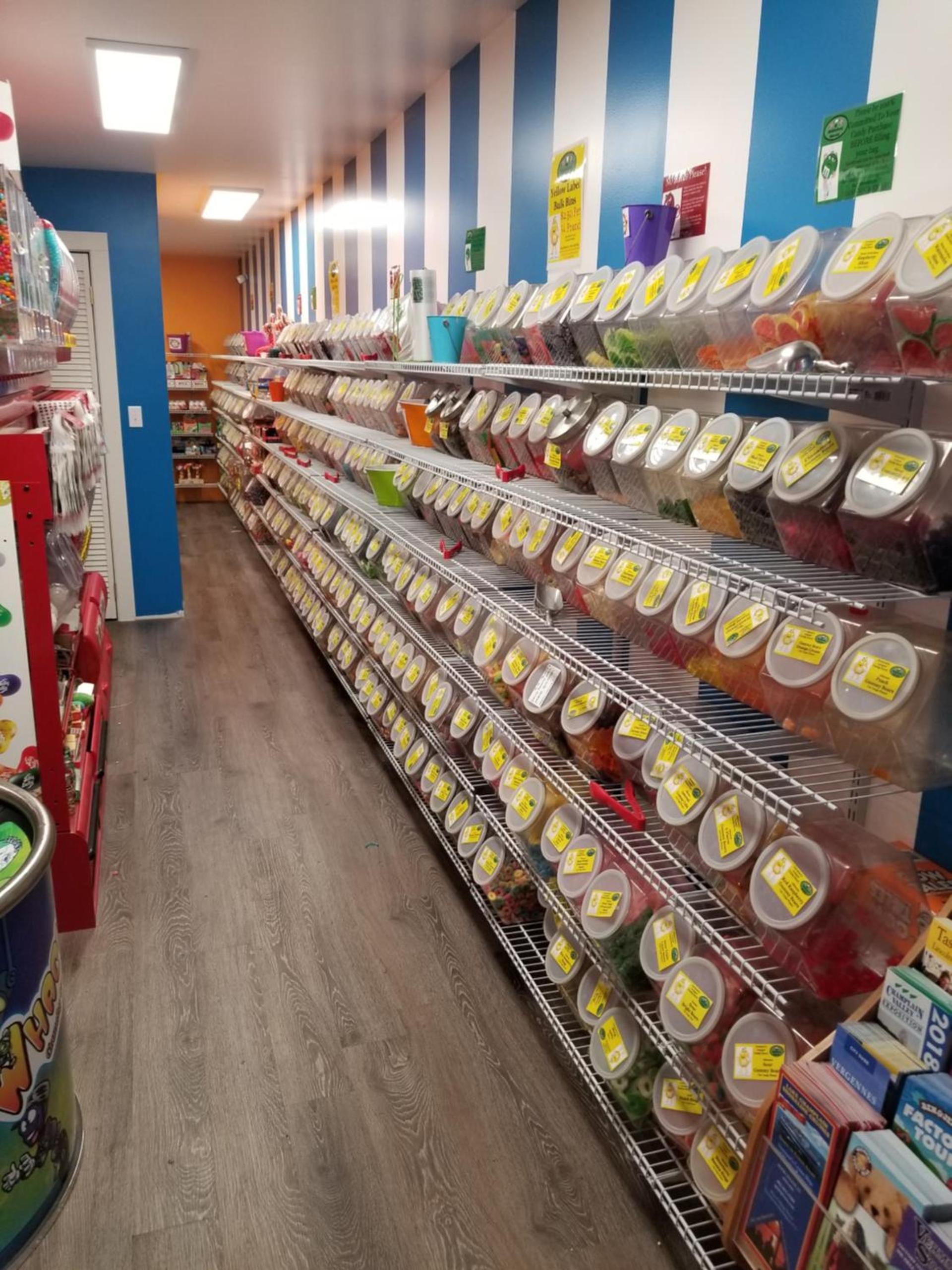 Middlebury Sweets Motel photo 45