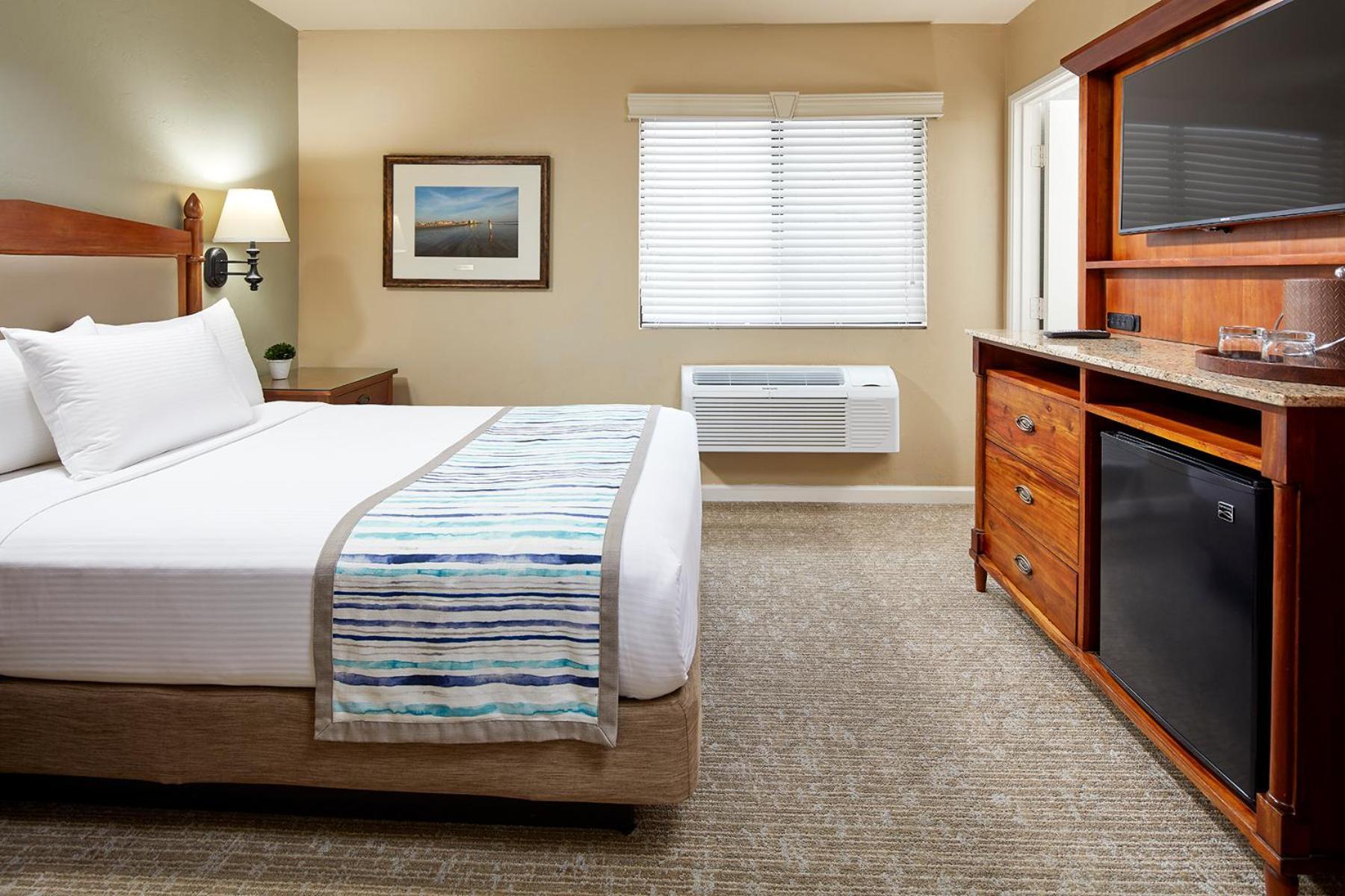 Glorietta Bay Inn photo 26