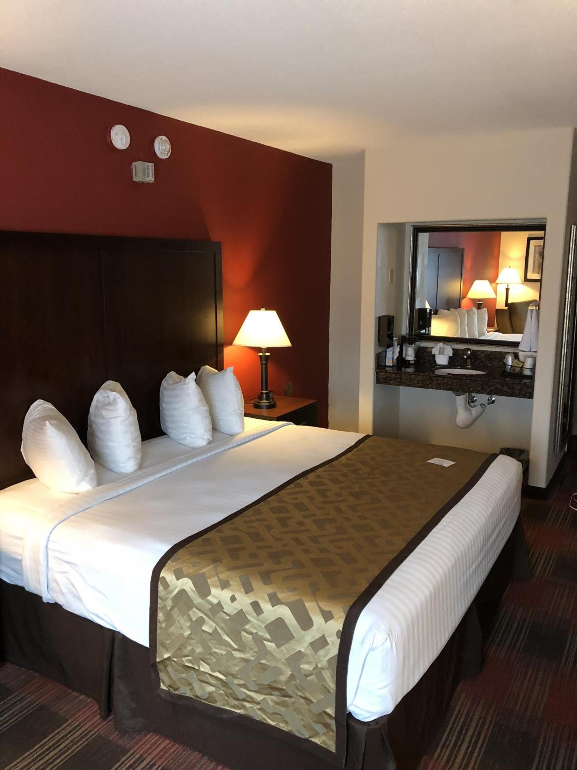 Best Western Dallas Inn & Suites photo 20