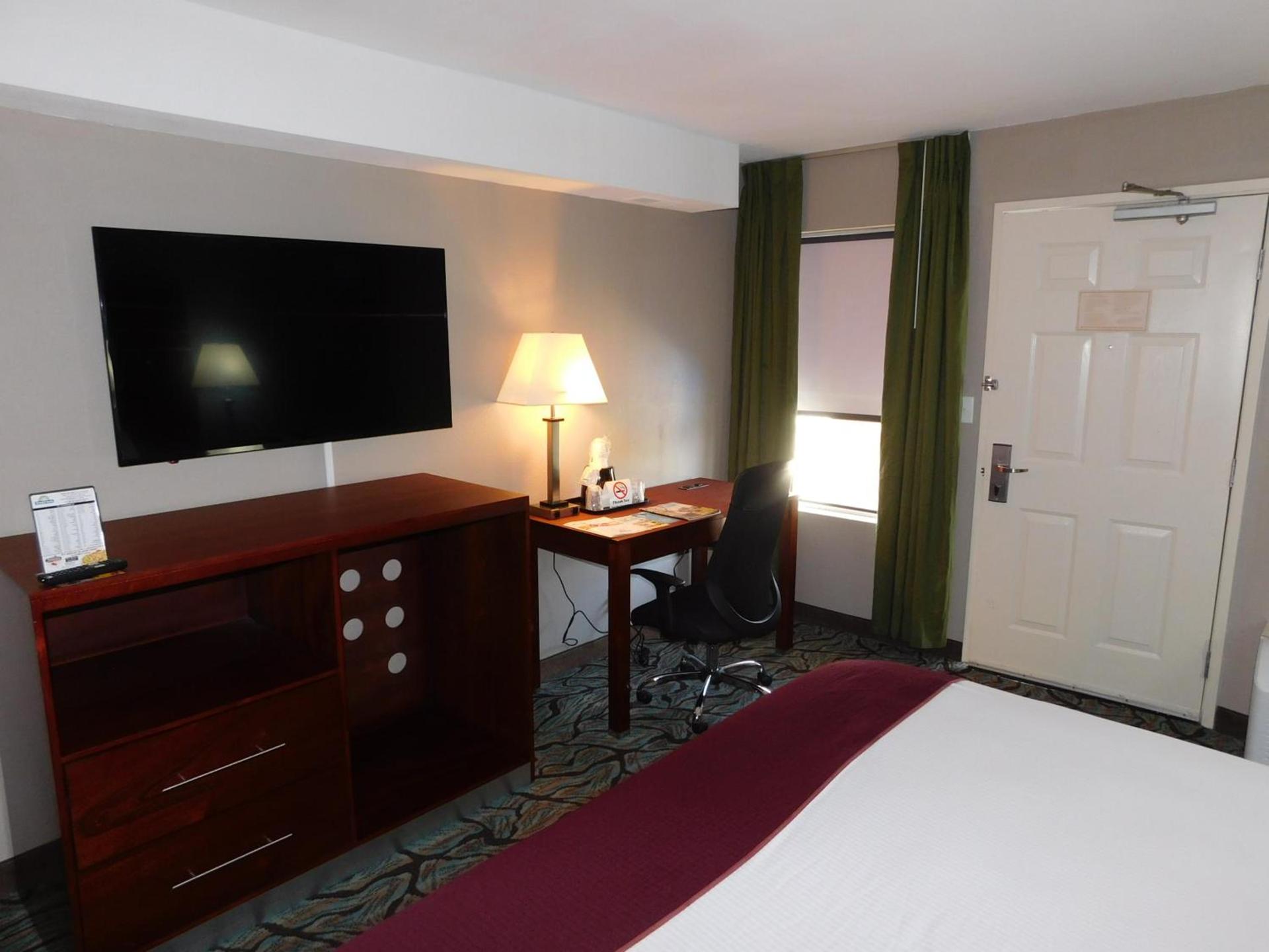 Days Inn by Wyndham West Des Moines - Clive photo 31