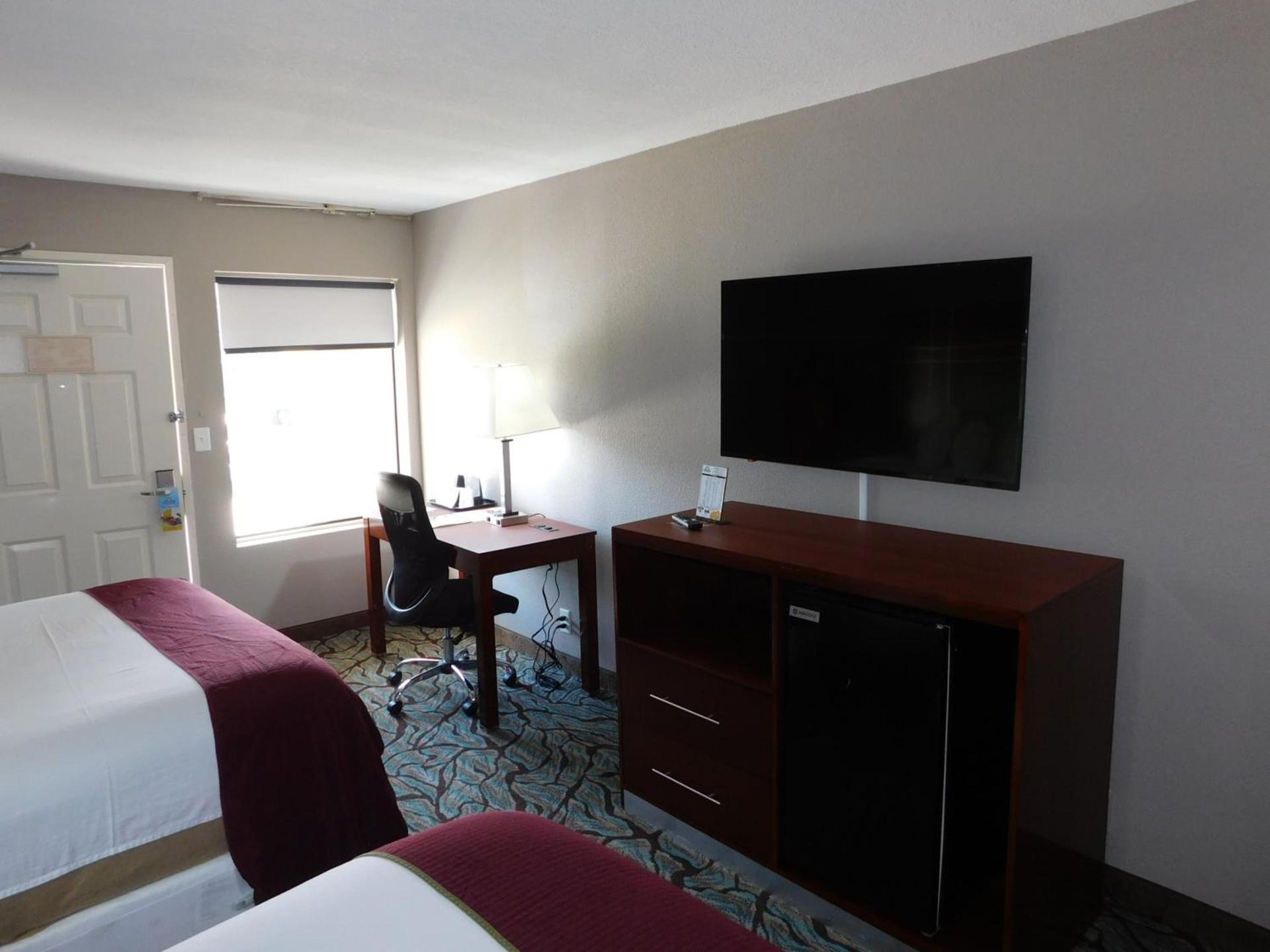 Days Inn by Wyndham West Des Moines - Clive photo 33