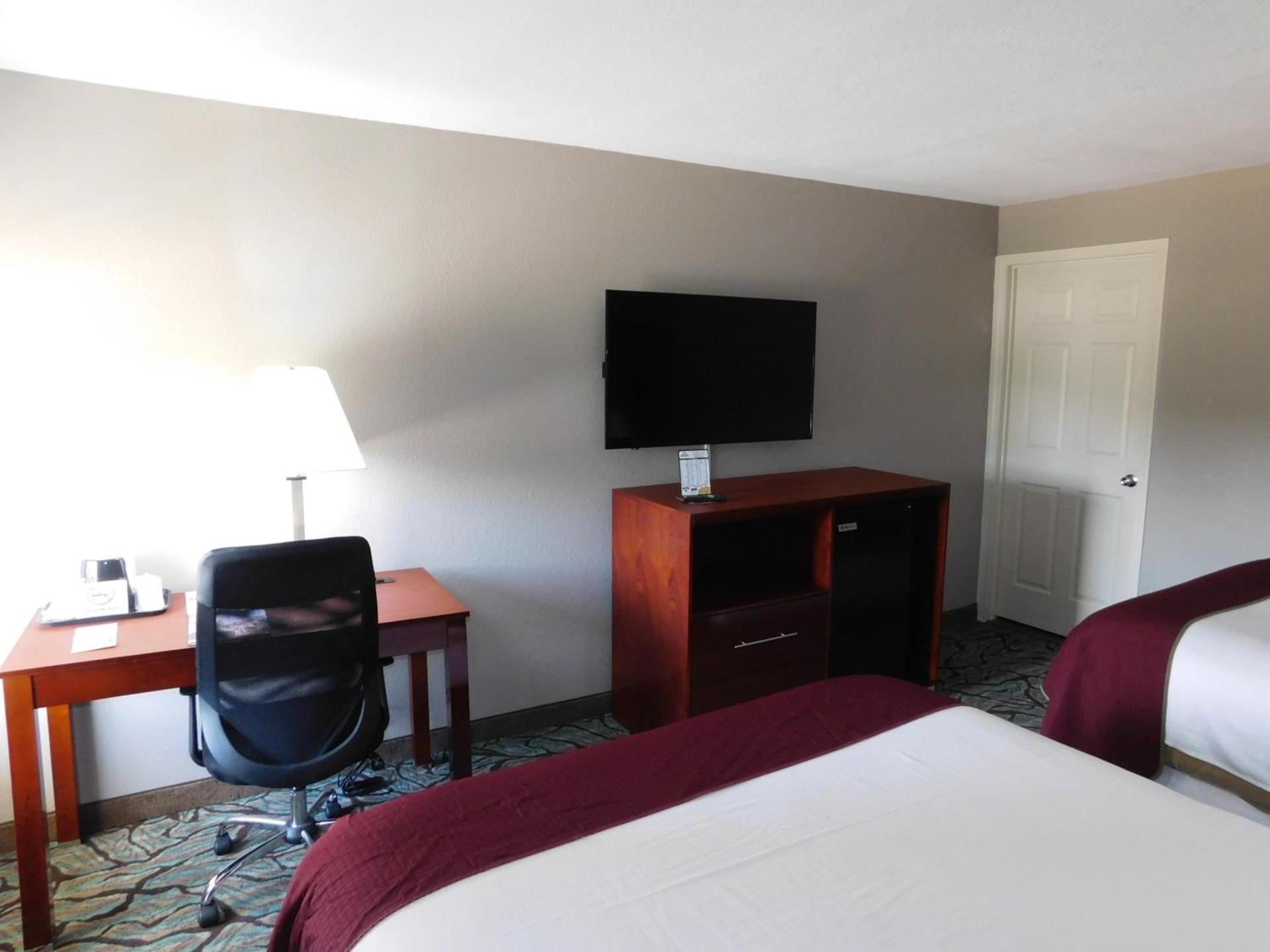 Days Inn by Wyndham West Des Moines - Clive photo 34