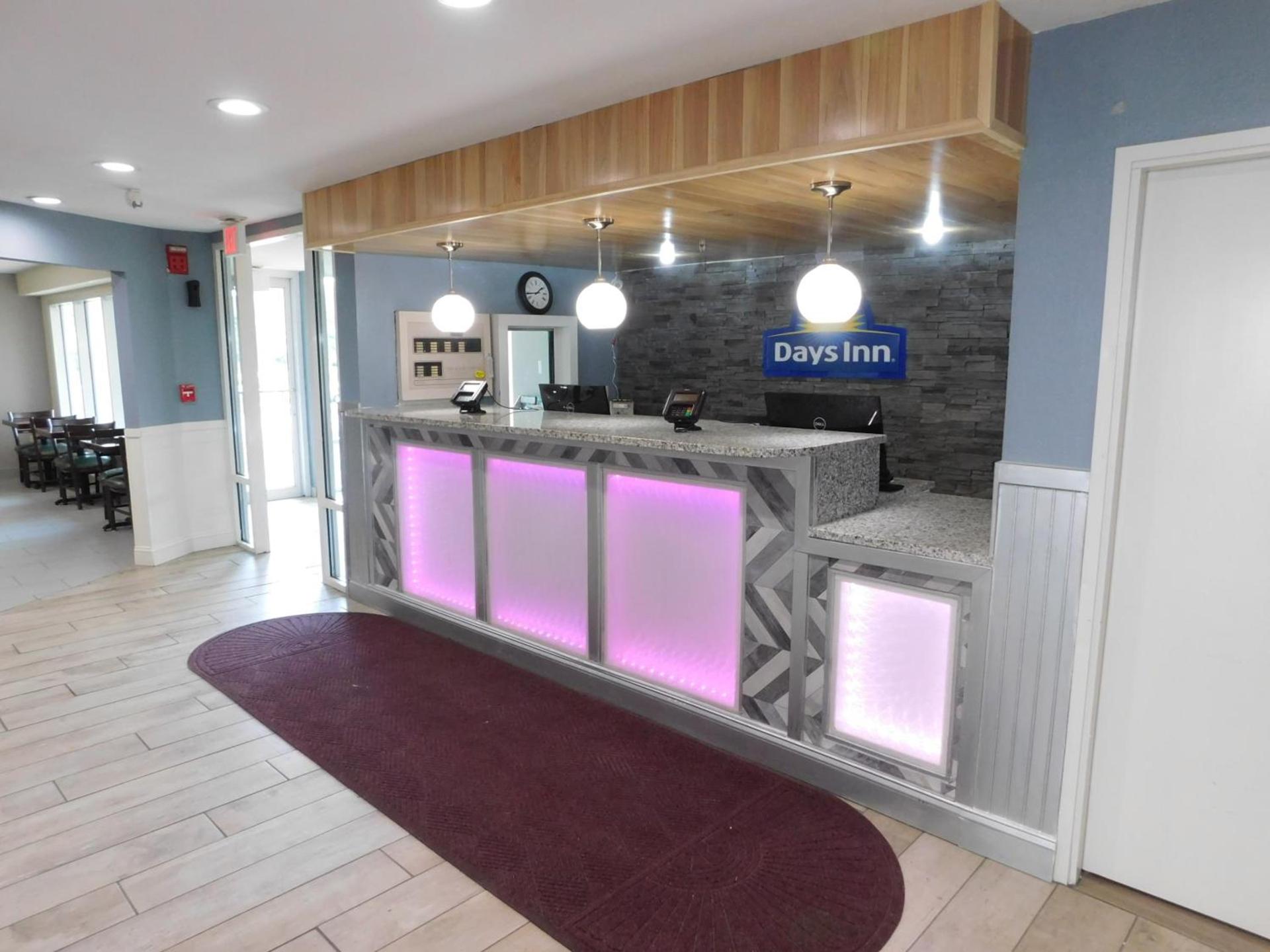 Days Inn by Wyndham West Des Moines - Clive photo 13